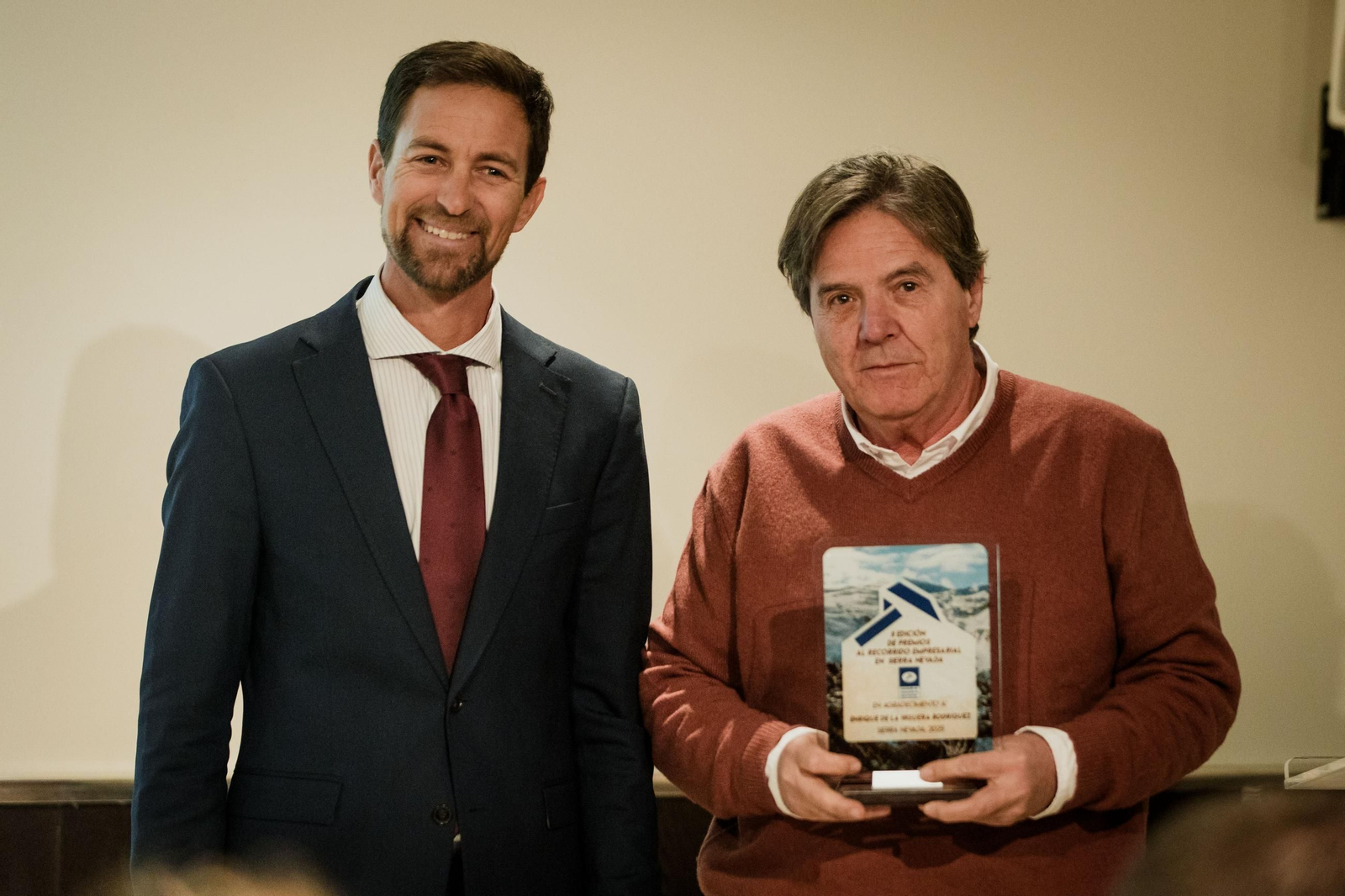Enrique de la Higuera y Carlos Olmedo, premiados por su trayectoria empresarial en Sierra Nevada