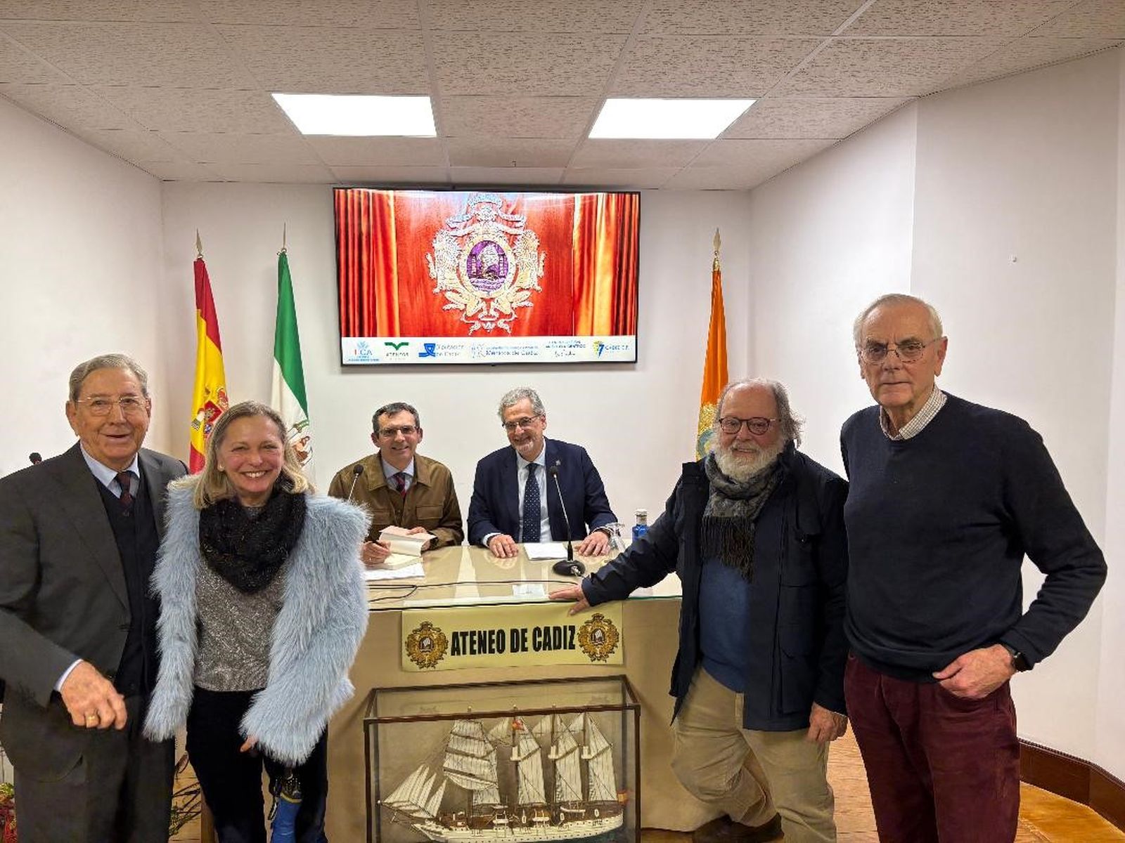 José Ramón Pérez Díaz-Alersi, Felicidad Rodríguez, el escritor Alberto Arsuaga, José Almenara, Pepe Ángel González y Paco Durán.