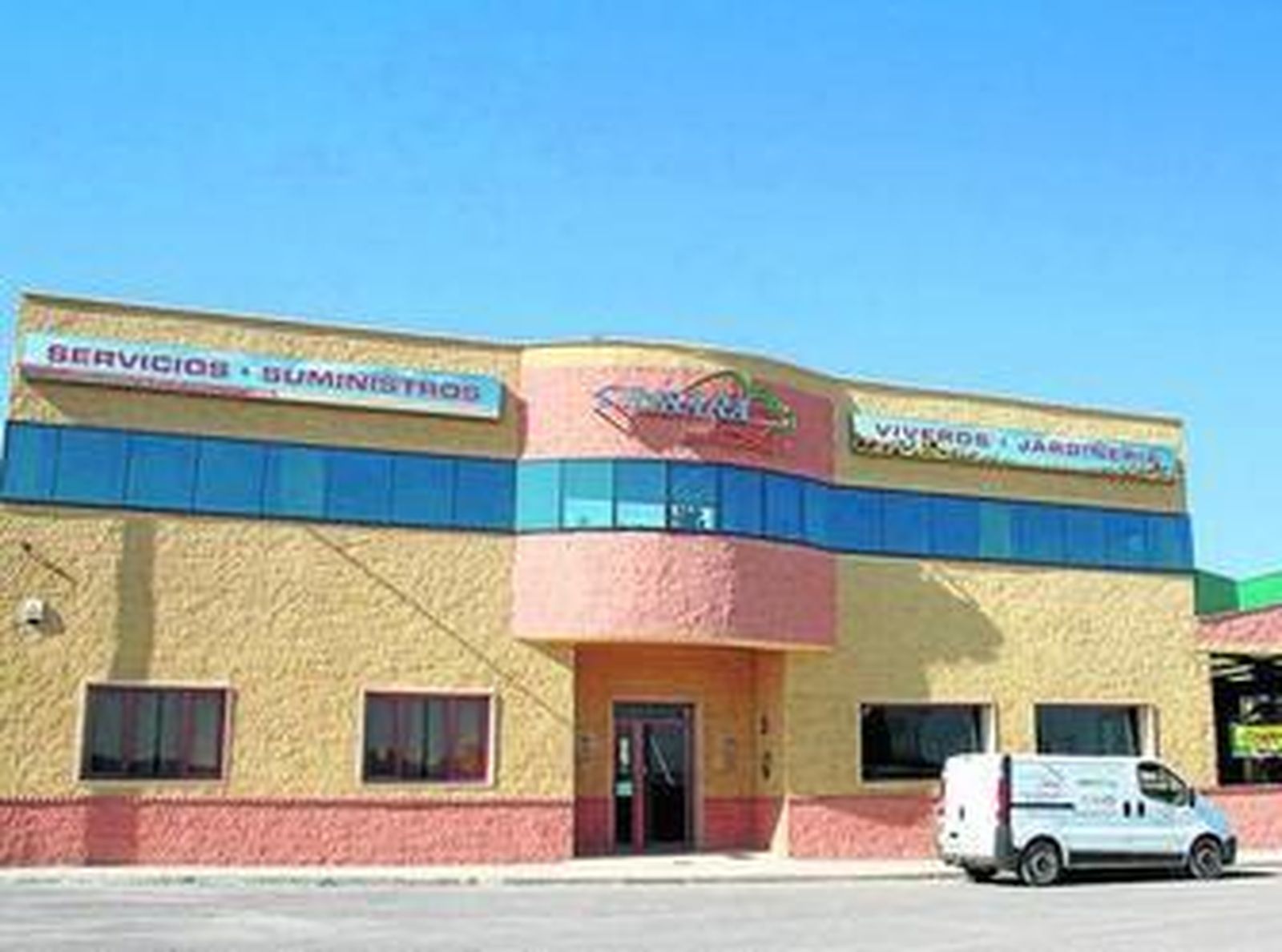 Fachada de Crisara, ubicada en Chirivel.