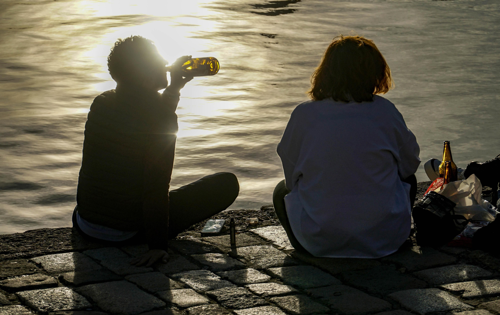 El consumo excesivo de alcohol se puede traducir en actos violentos.