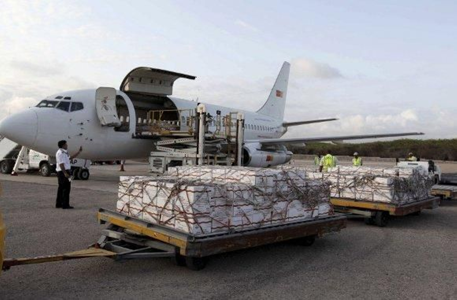 Desbloqueado el puente aéreo urgente de ayuda alimentaria para Somalia