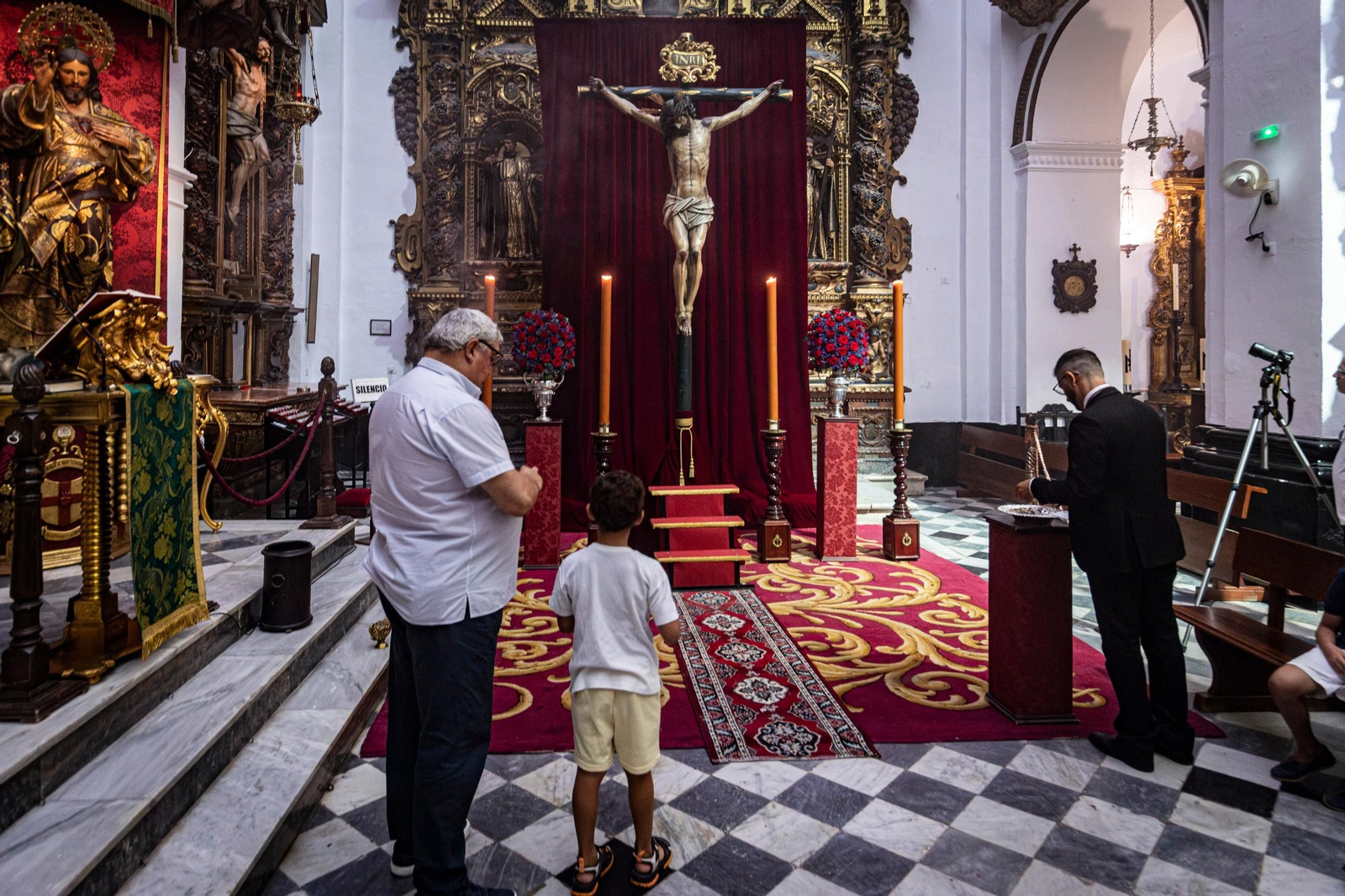 Las imágenes de la veneración del Cirsode Piedad antes de su restauración