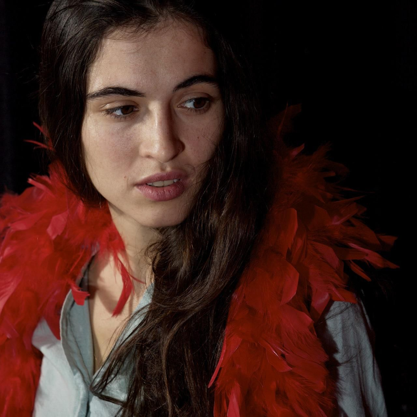 La cantante catalana aterriza en Granada con su nuevo álbum, 'Vestida de nit'.