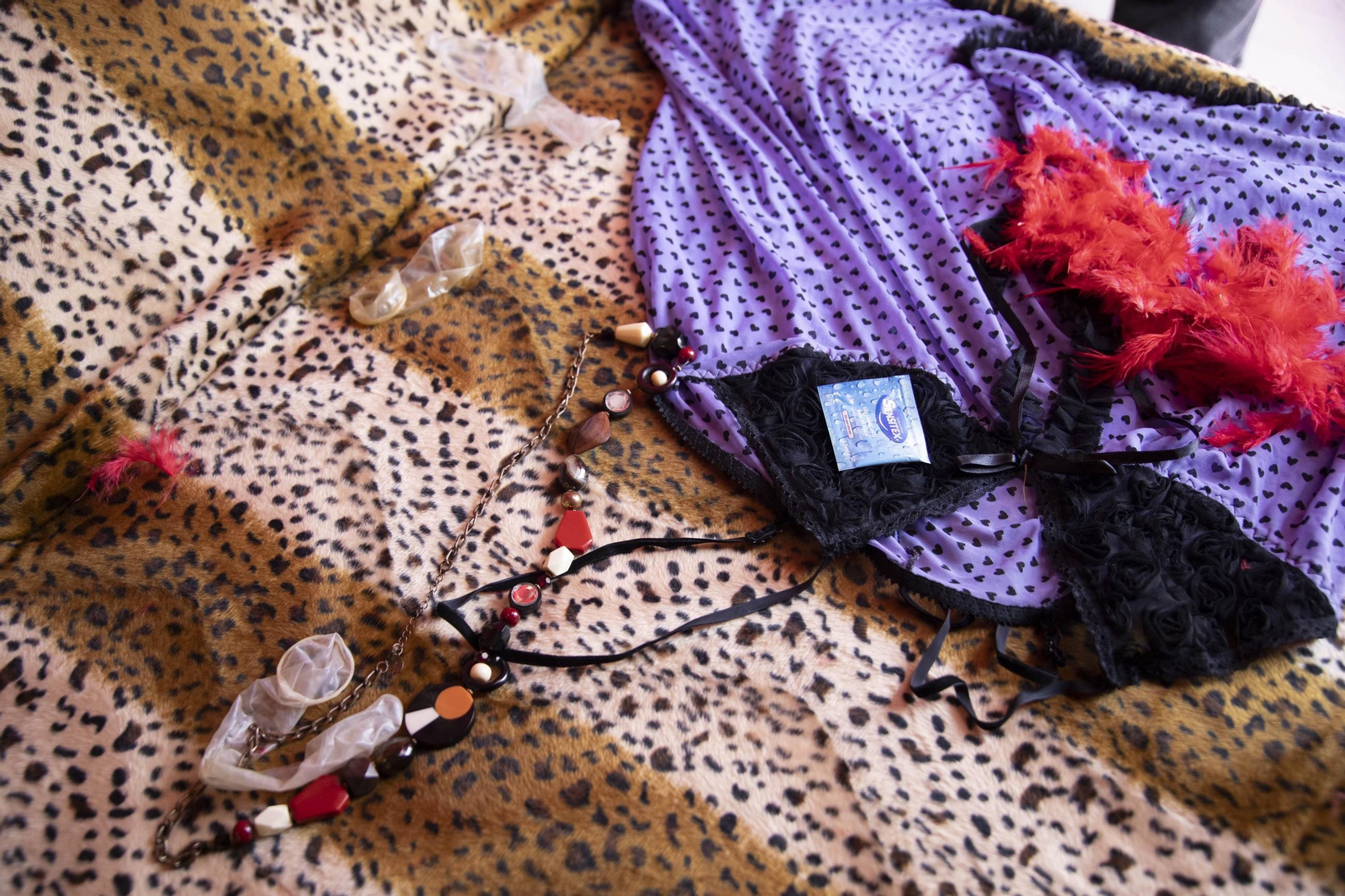 Sensibilización sobre la trata de mujeres en el IES Maestro Padilla de Almería, en imágenes