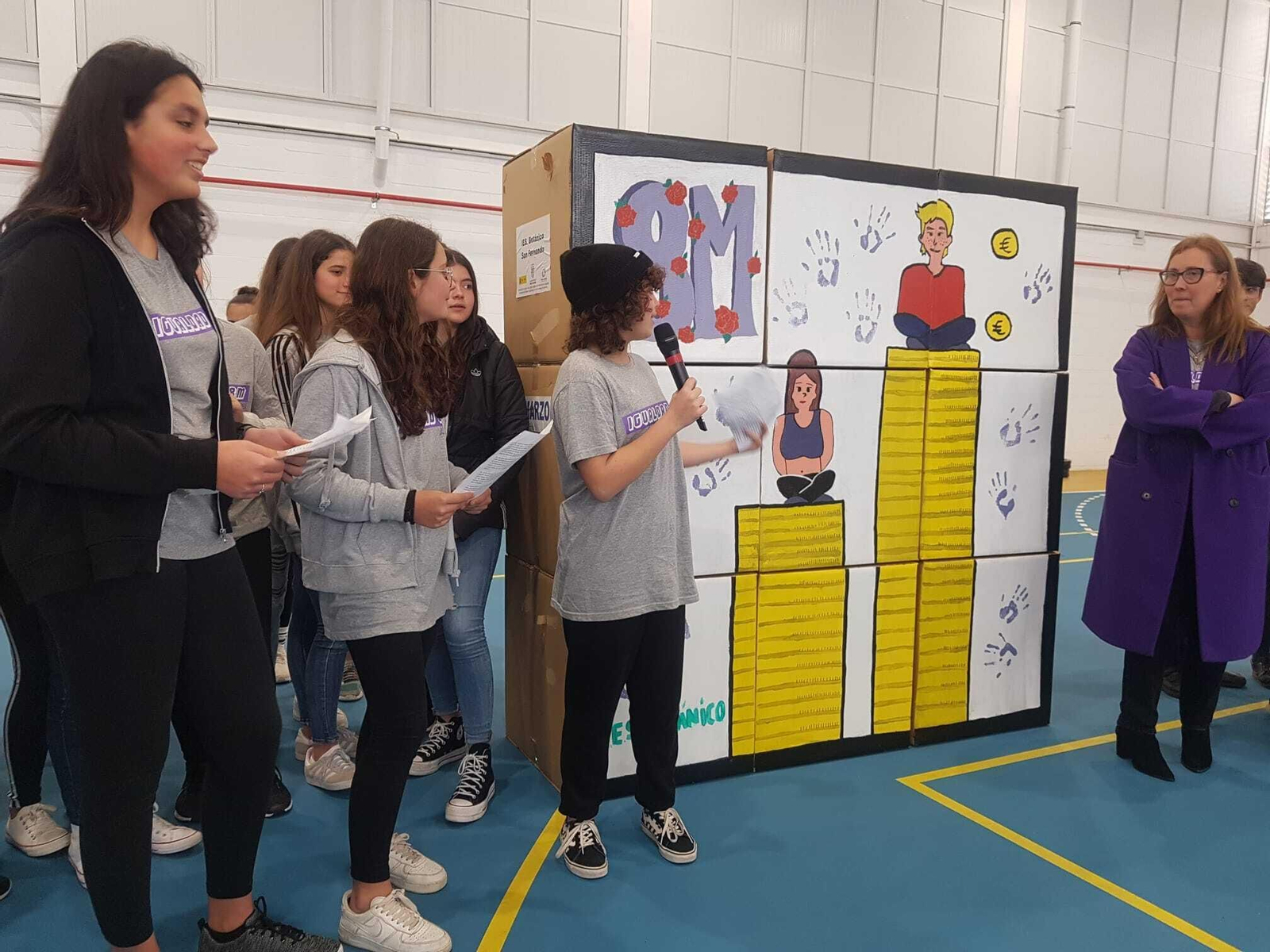 Imágenes del acto por el 8-M organizado en San Fernando con los institutos.