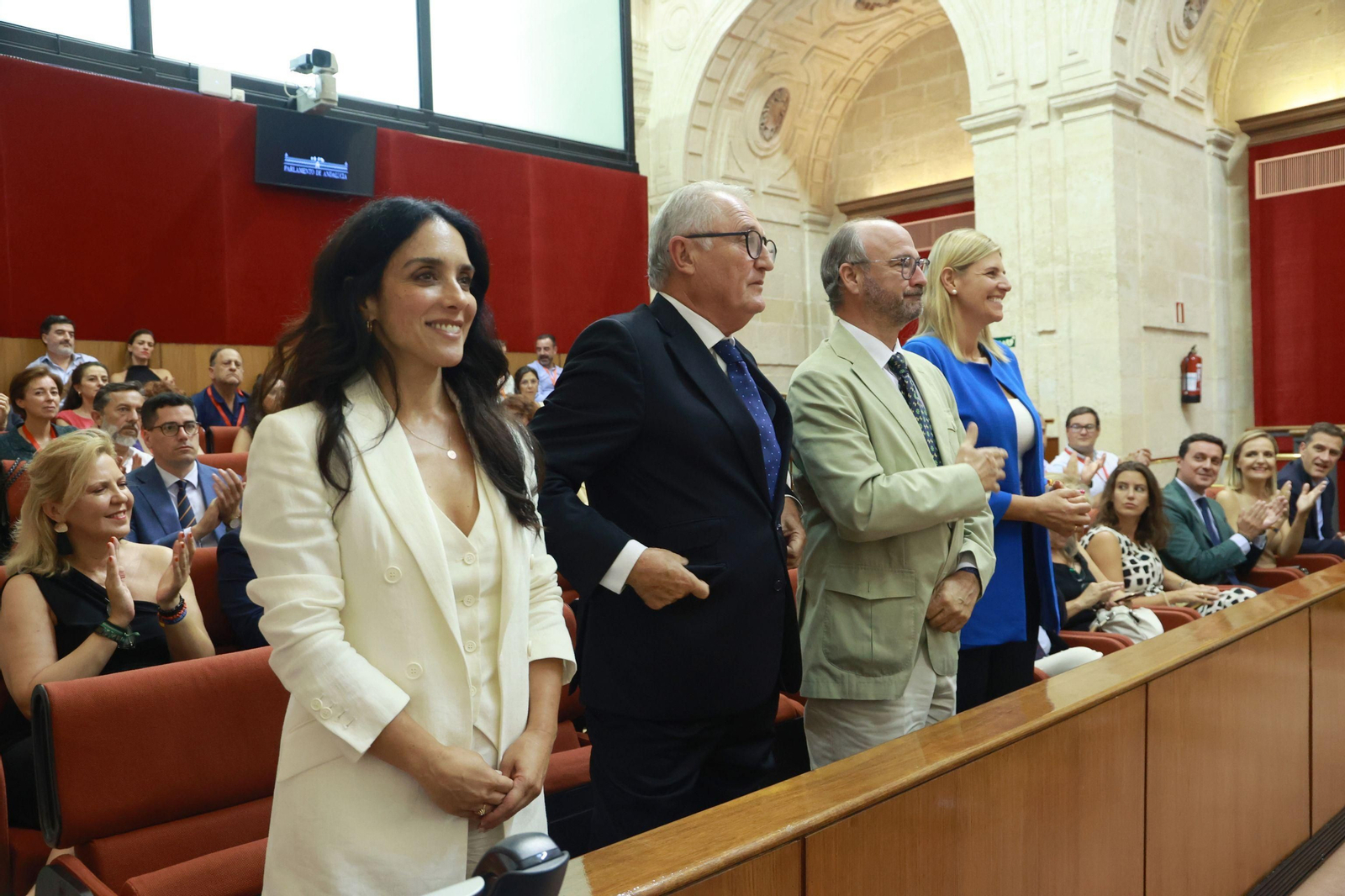 Los cuatro nuevos senadores por designación autonómica ayer en el Pleno del Parlamento de Andalucía. Los cuatro nuevos senadores por designación autonómica ayer en el Pleno del Parlamento de Andalucía.