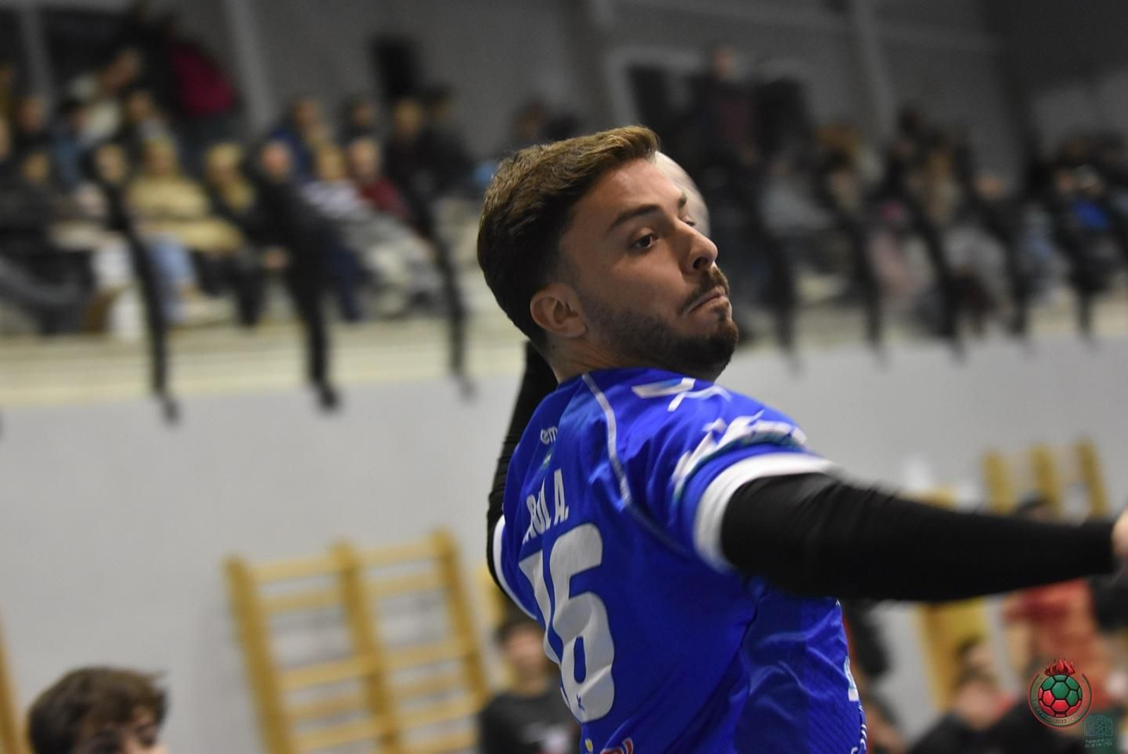 Un jugador del conjunto canterano-sureño se dispone a realizar un disparo durante un encuentro de esta temporada.