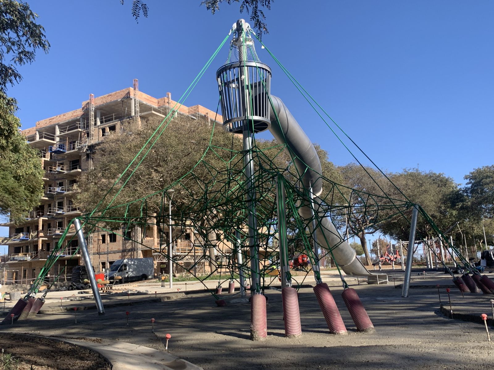 Uno de los nuevos juegos infantiles instalados