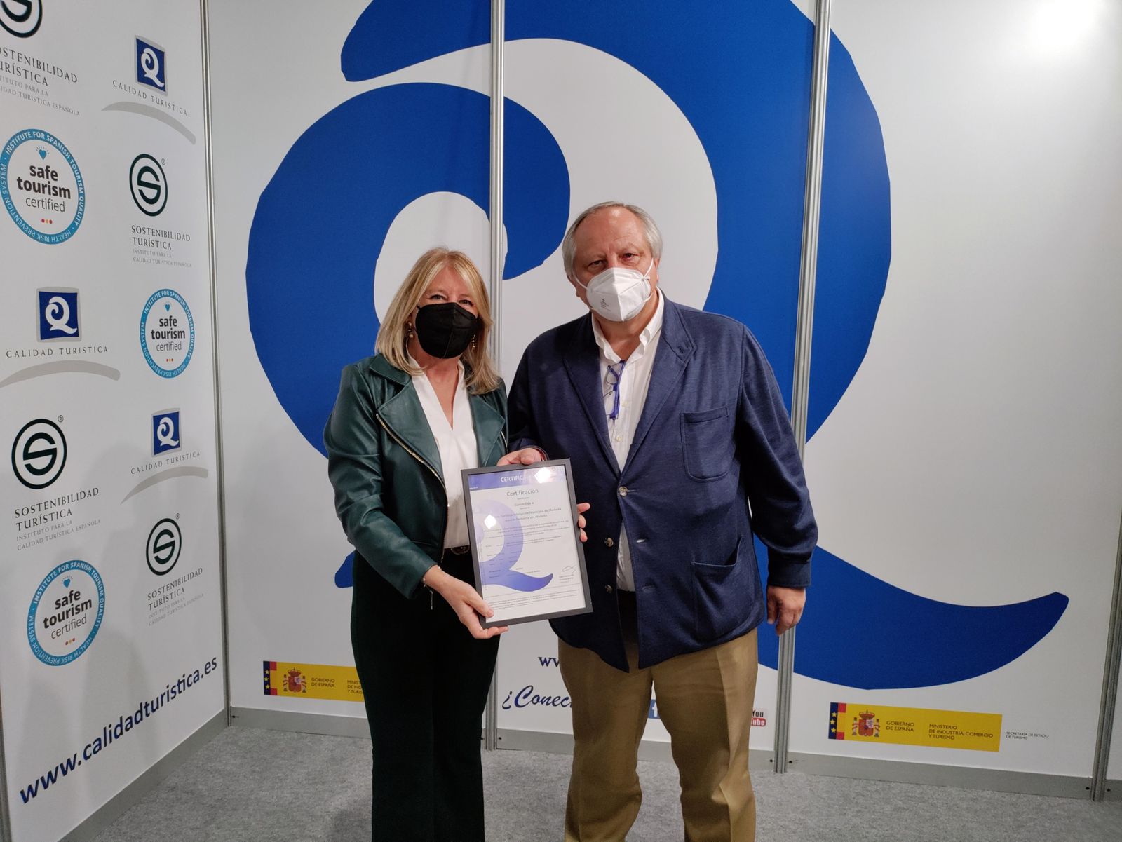 La alcaldesa, Ángeles Muñoz, y el presidente del ICTE, Miguel Mirones.