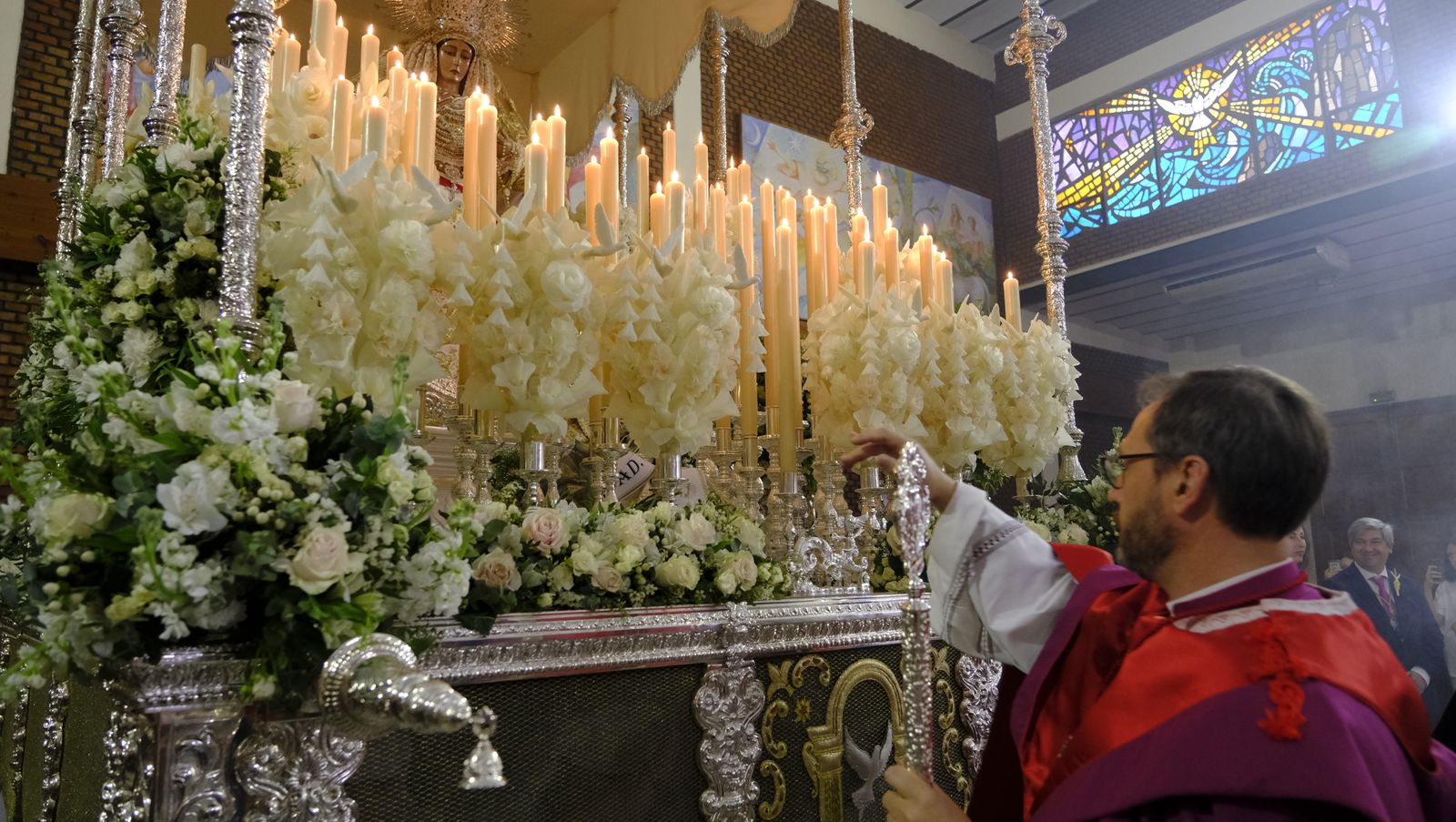 La Borriquita procesiona por las calles de Almería, en imágenes