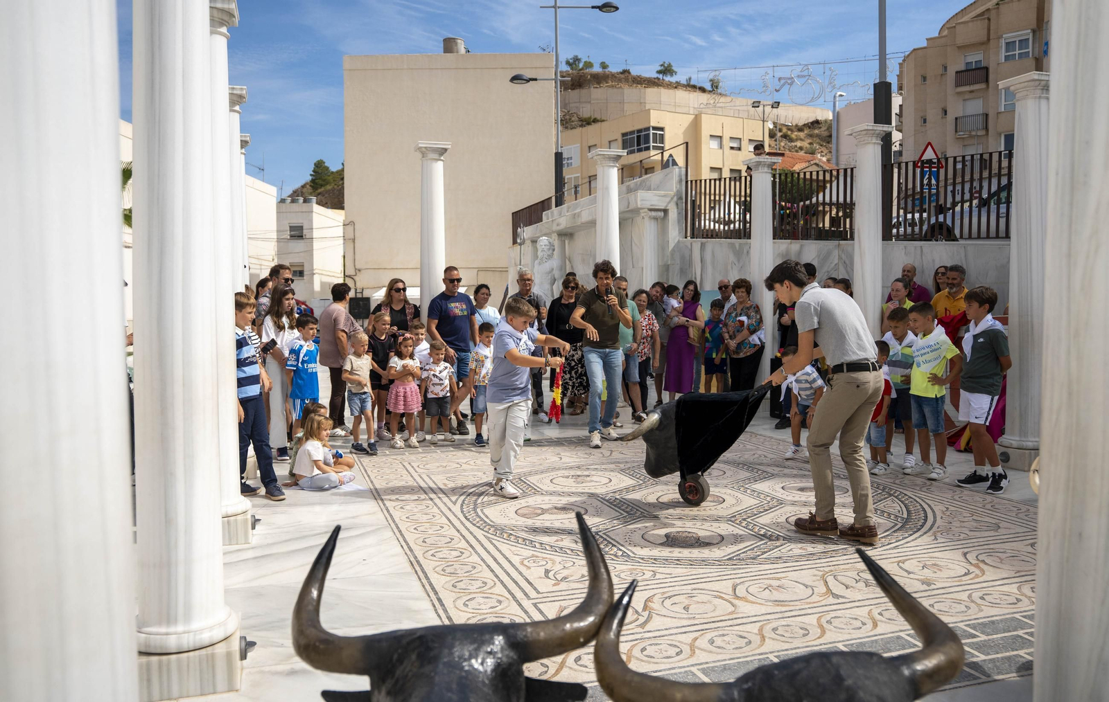 Las imágenes del taller de toros para niños y toro mecánico en Macael