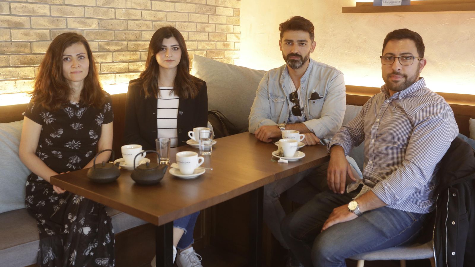 Los cuatro jóvenes armenios, durante un momento de la entrevista.