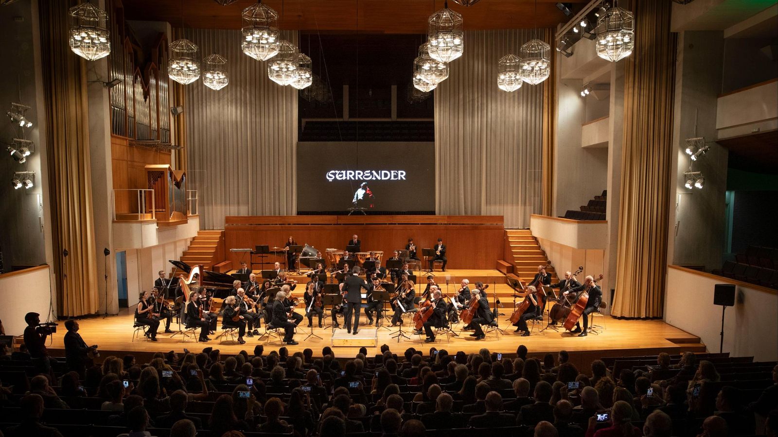 Presentacion del nuevo spot de Andalusian crush en el auditorio Manuel de Falla de Granada