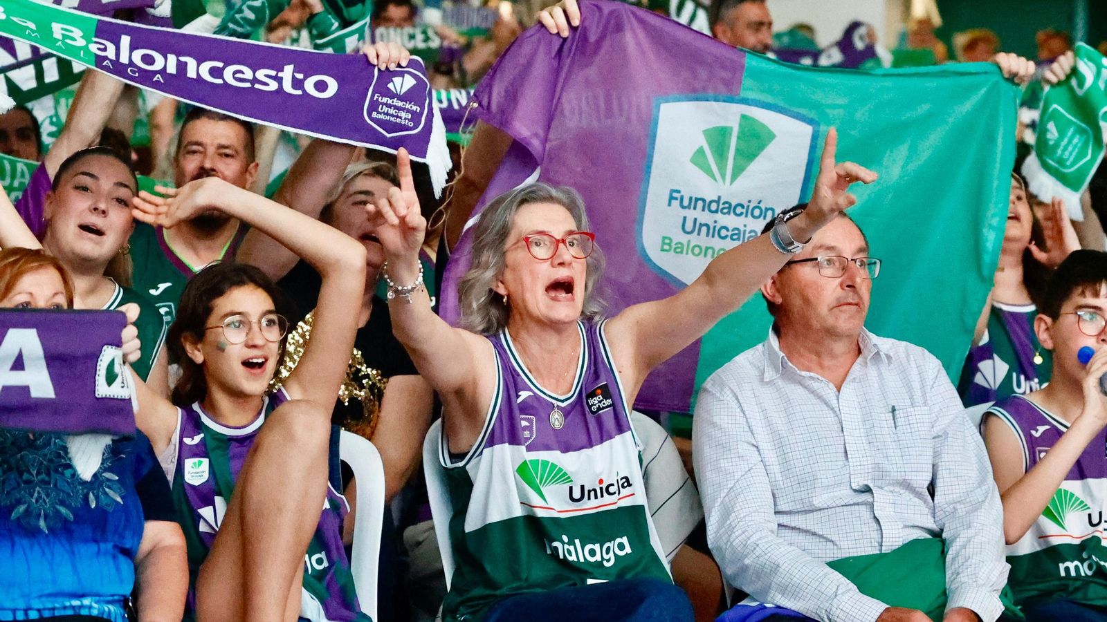 La locura en Los Guindos: ¡Búscate durante la final de BCL del Unicaja!