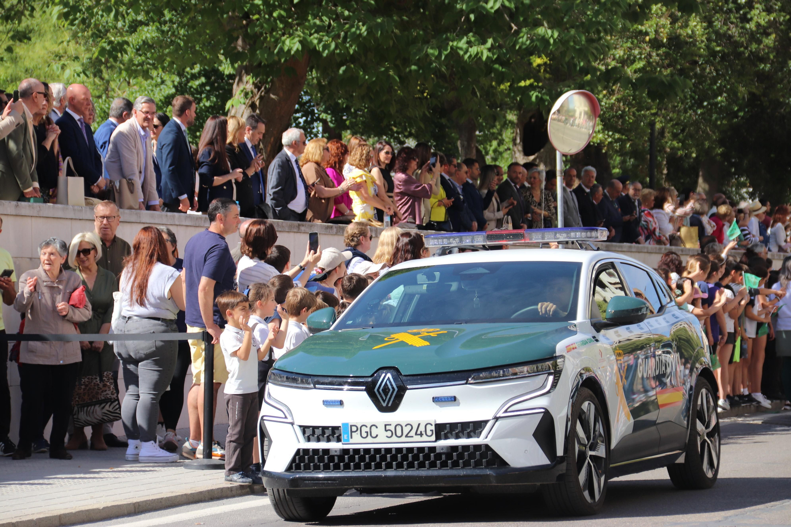 El gran desfile de la Guardia Civil en Montilla, en imágenes