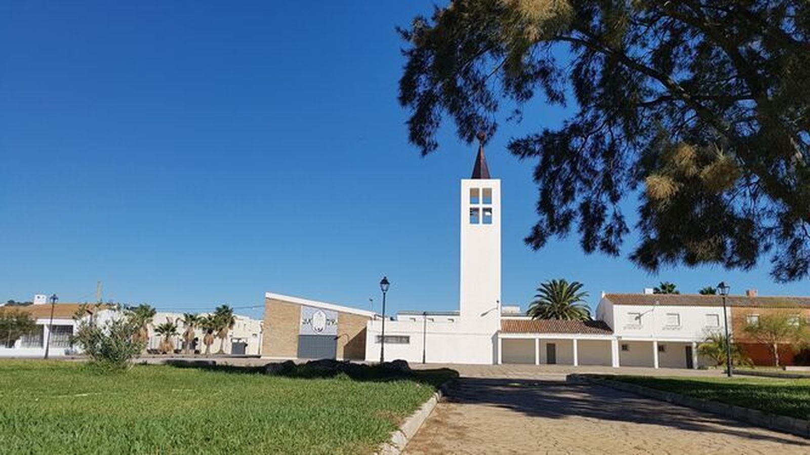 La plaza principal del Poblado de Doña Blanca.