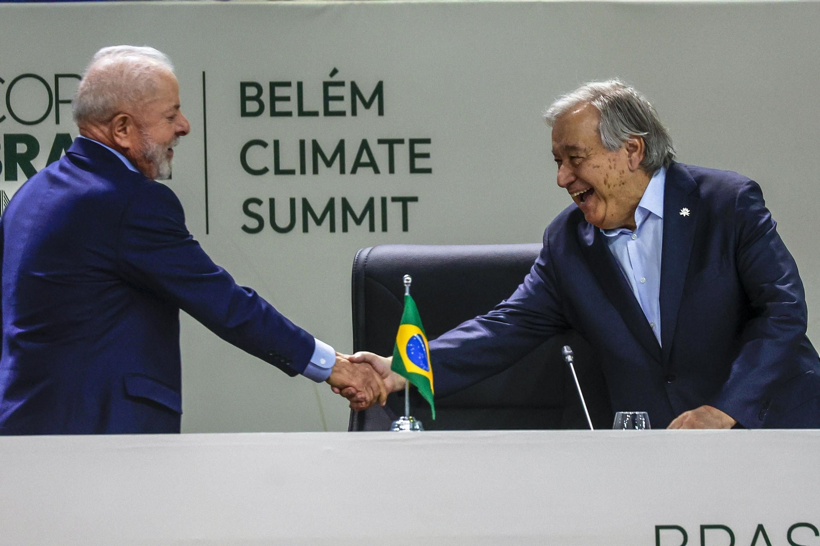 El presidente de Brasil, Luiz Inácio 'Lula' da Silva, saluda al secretario general de la ONU, António Guterres, en el arranque de la COP30 en Belem. El presidente de Brasil, Luiz Inácio 'Lula' da Silva, saluda al secretario general de la ONU, António Guterres, en el arranque de la COP30 en Belem.
