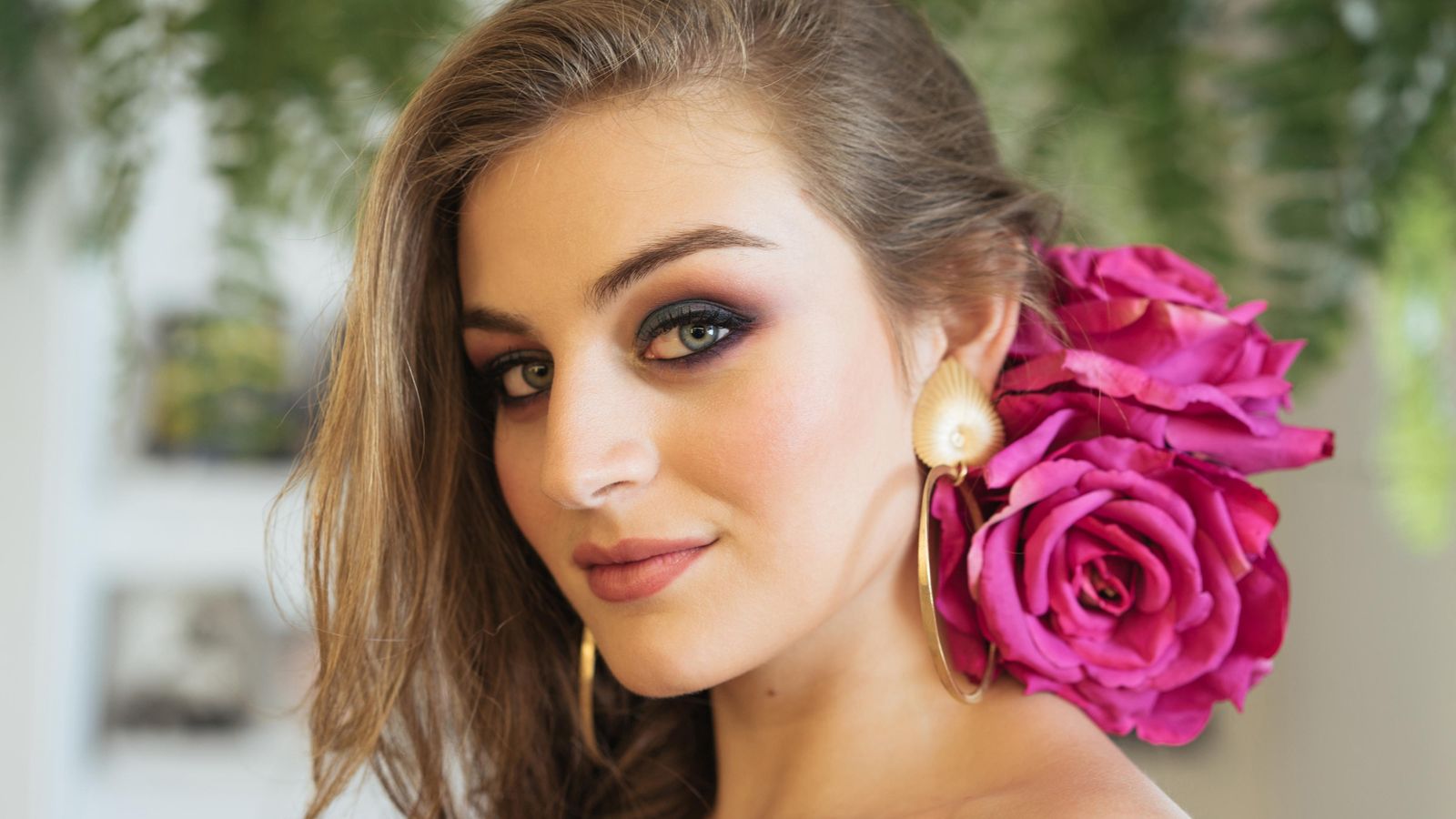 Si se usa el color azul para hacer el ahumado es recomendable jugar con diferentes tonos de la misma gama cromática.