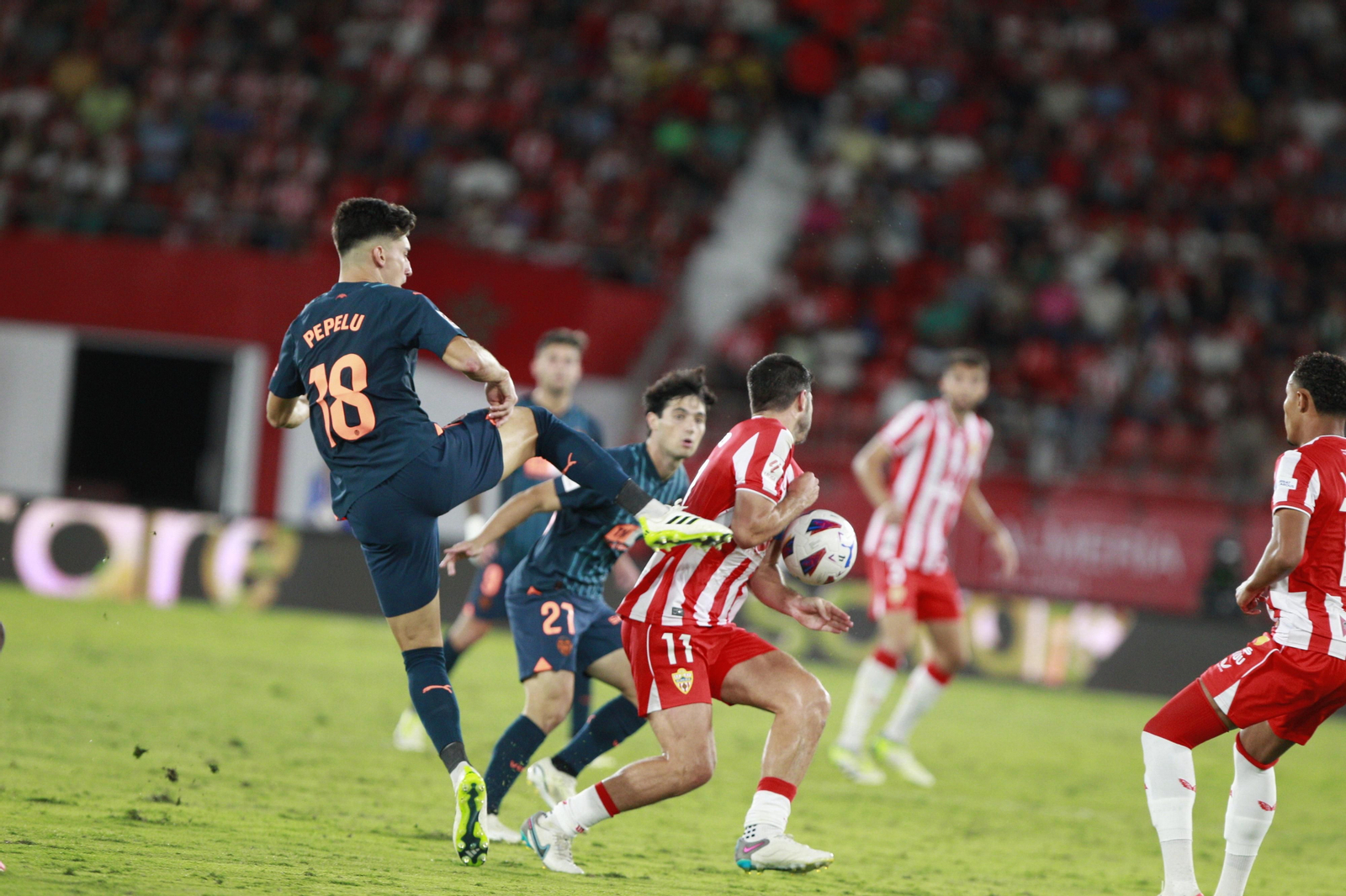 Imágenes del partido de La Liga Ea Sports U.D. Almería-Valencia C.F.