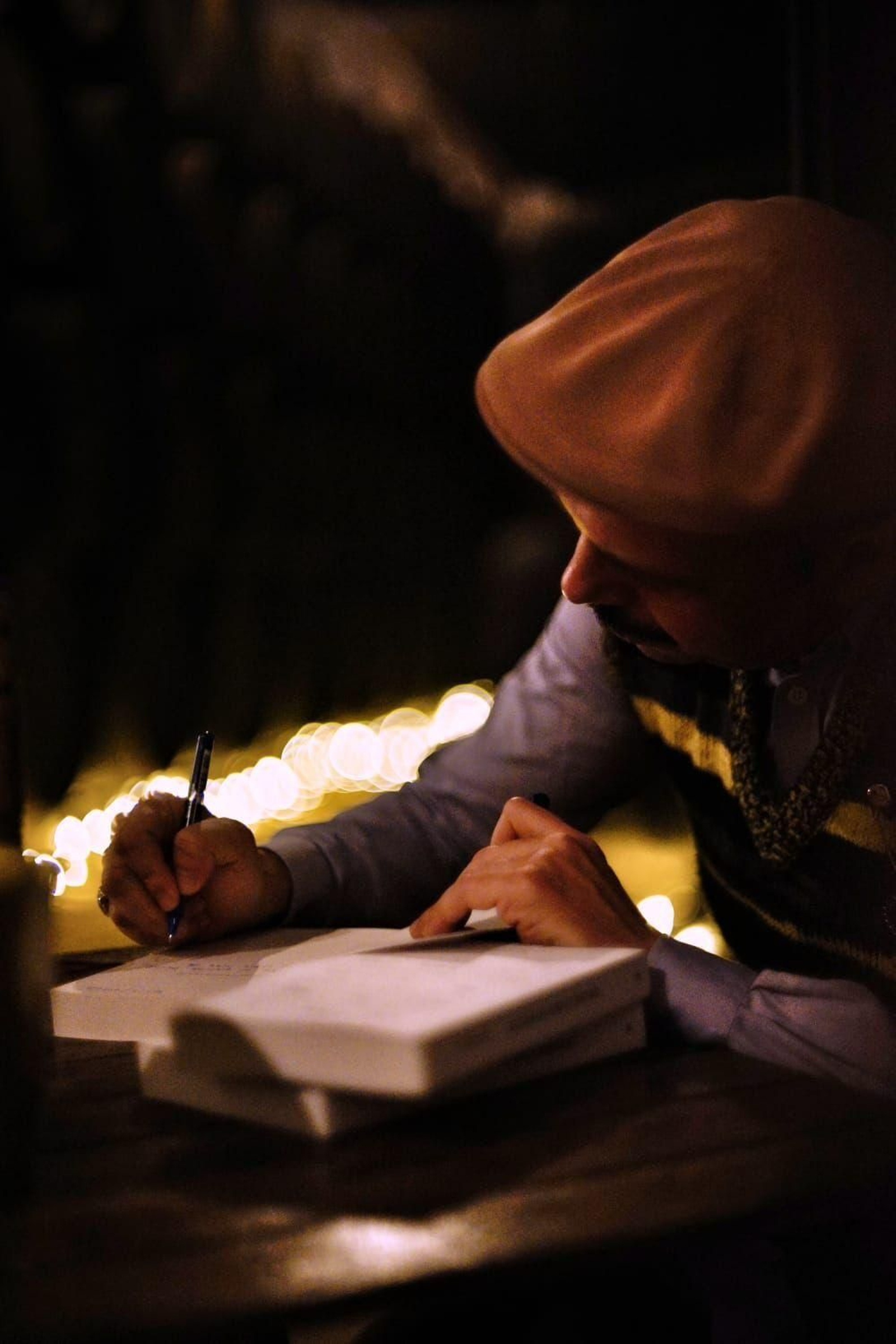 Álvaro Llamas, durante la firma de libros en bodegas Tradición.