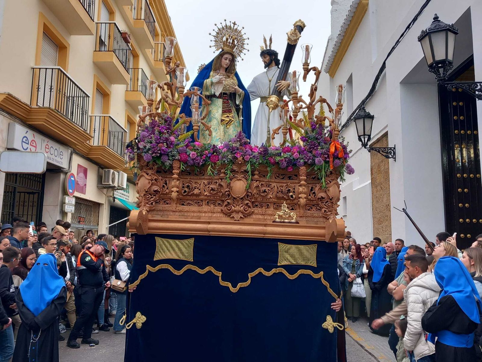Todas las imágenes de la Virgen de Afligidos restaurada y del martes santo en Chiclana
