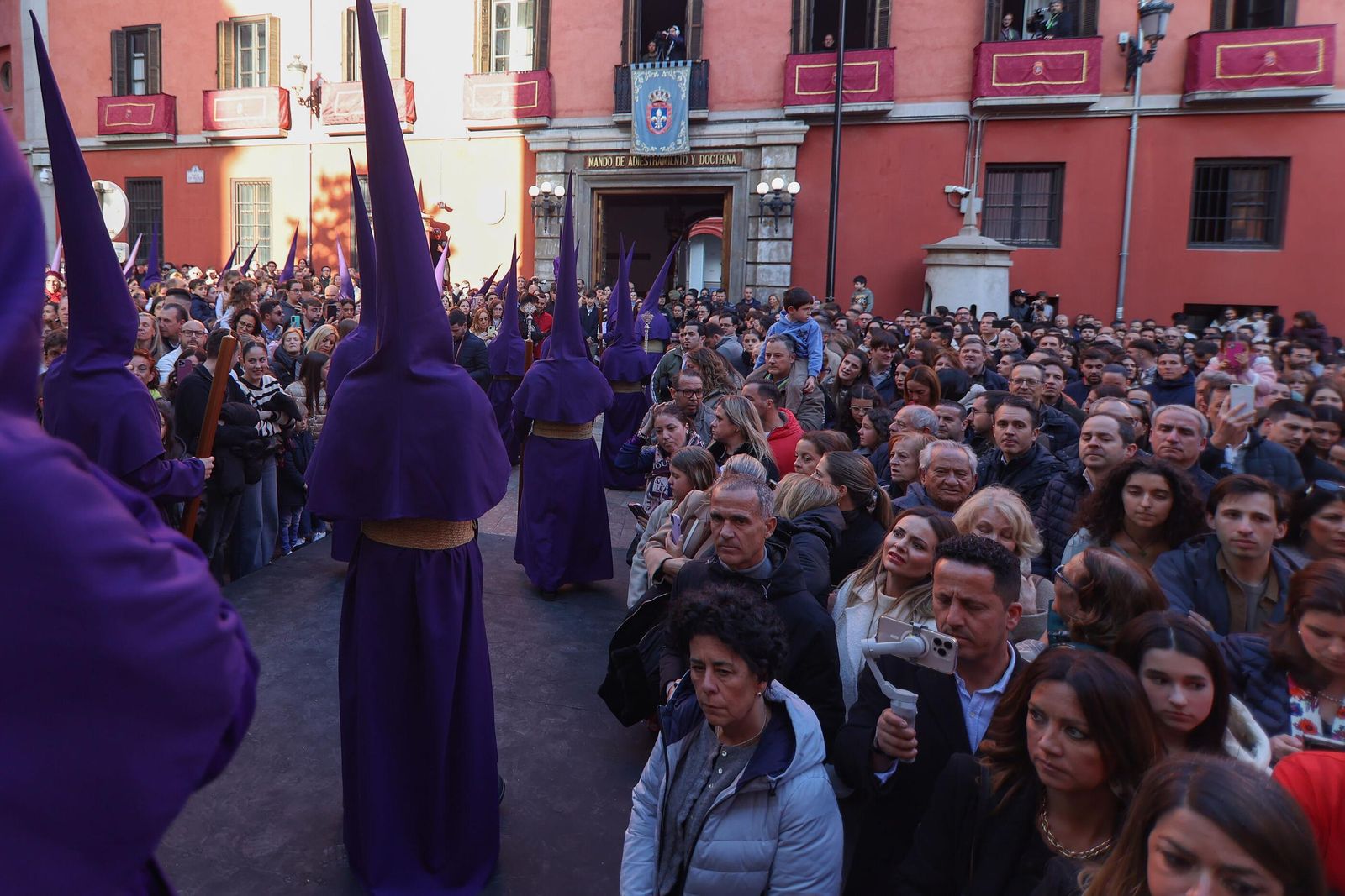 Así vivió Granada la salida de la Hermandad del Nazareno 2025