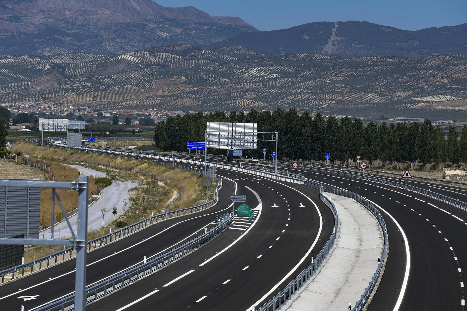 La única inauguración fue la del primer tramo de la GR-43 entre Atarfe y Pinos Puente.