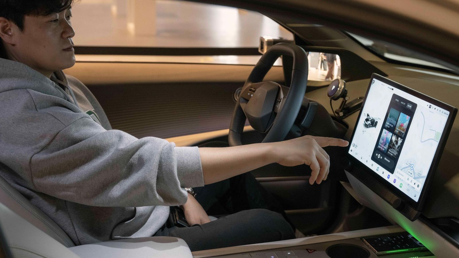 El Pleos Playground facilitará que desarrolladores externos lancen nuevas aplicaciones para los vehículos de Hyundai. El Pleos Playground facilitará que desarrolladores externos lancen nuevas aplicaciones para los vehículos de Hyundai.