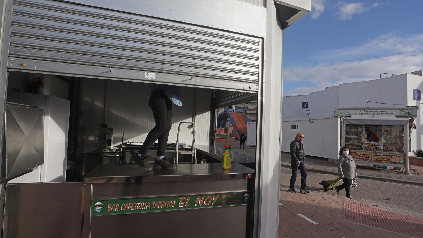 Fotos de la apertura del Mercado provisional en La Línea