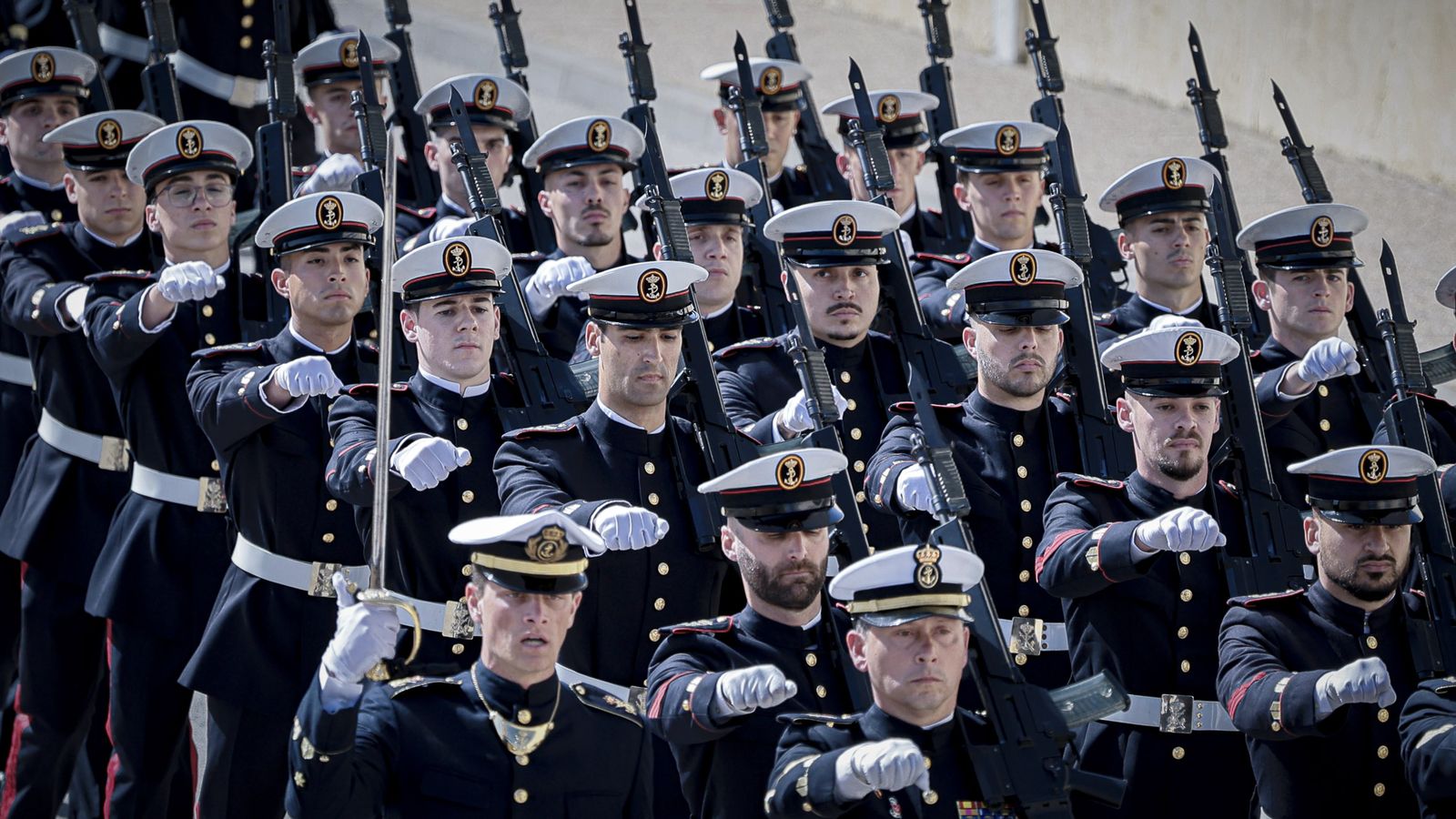 Las imágenes de la celebración del 489º Aniversario de la Infantería de Marina en Cádiz