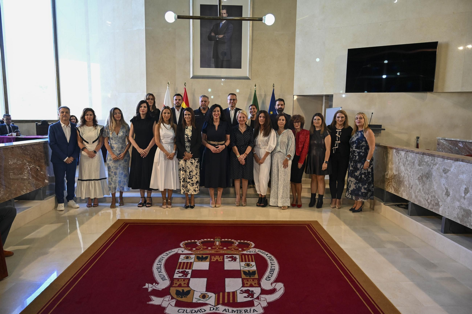 Foto de familia con los nuevos funcionarios