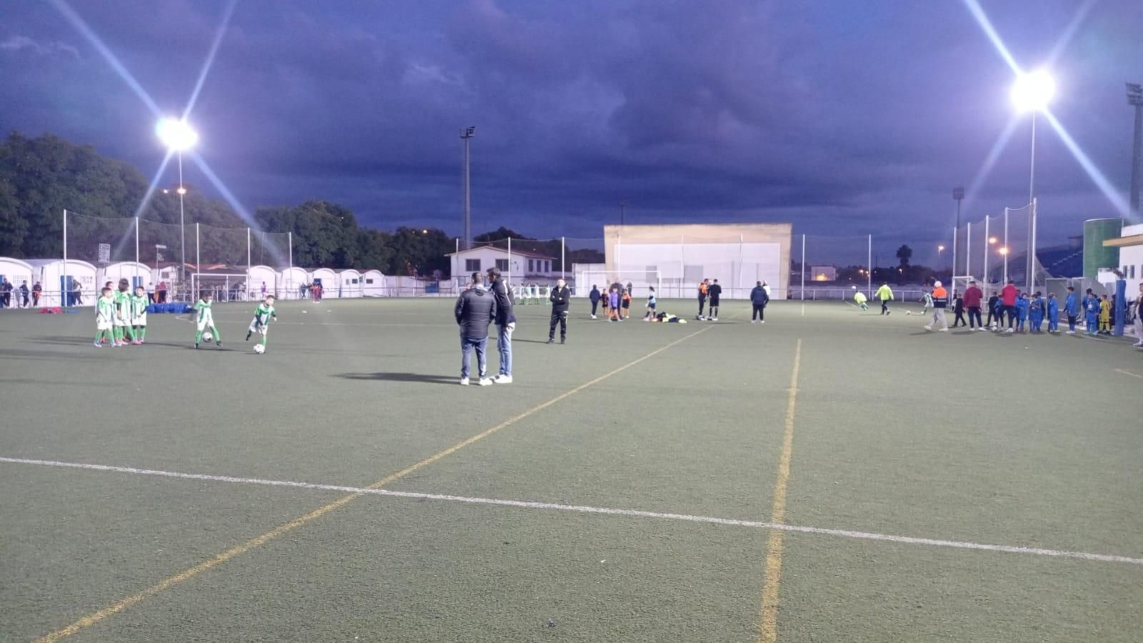 El Anexo de La Juventud, el primer campo base de Jerez con luz de tecnología LED.