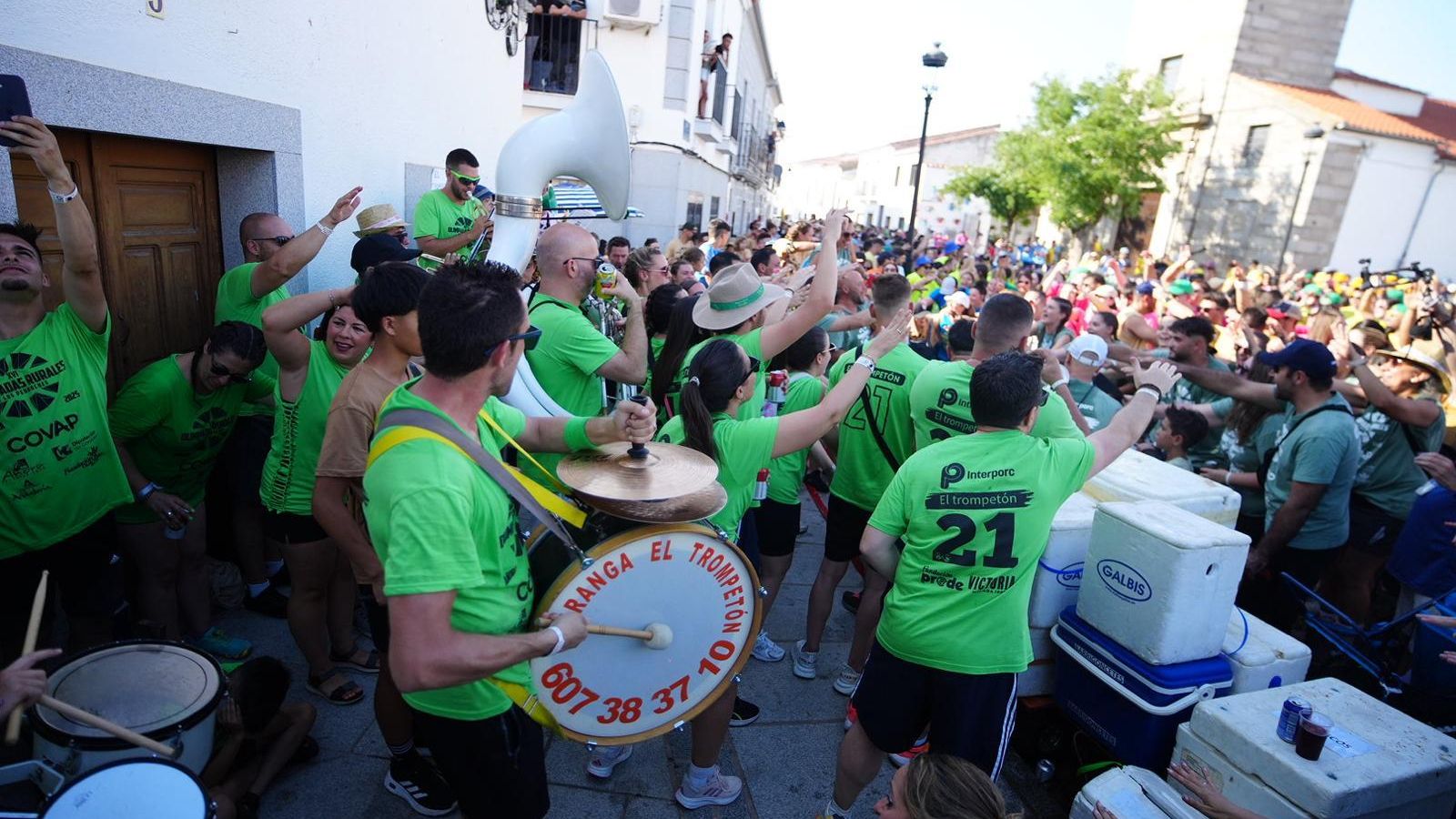 La charanga El Trompetón, animando la fiesta. La charanga El Trompetón, animando la fiesta.