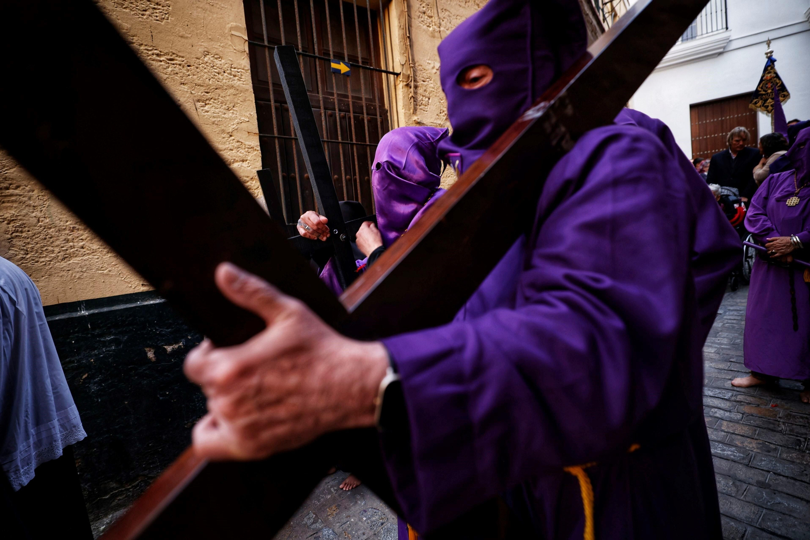 Imágenes de la cofradía del Nazareno de Santa María en la Semana Santa de Cádiz 2023