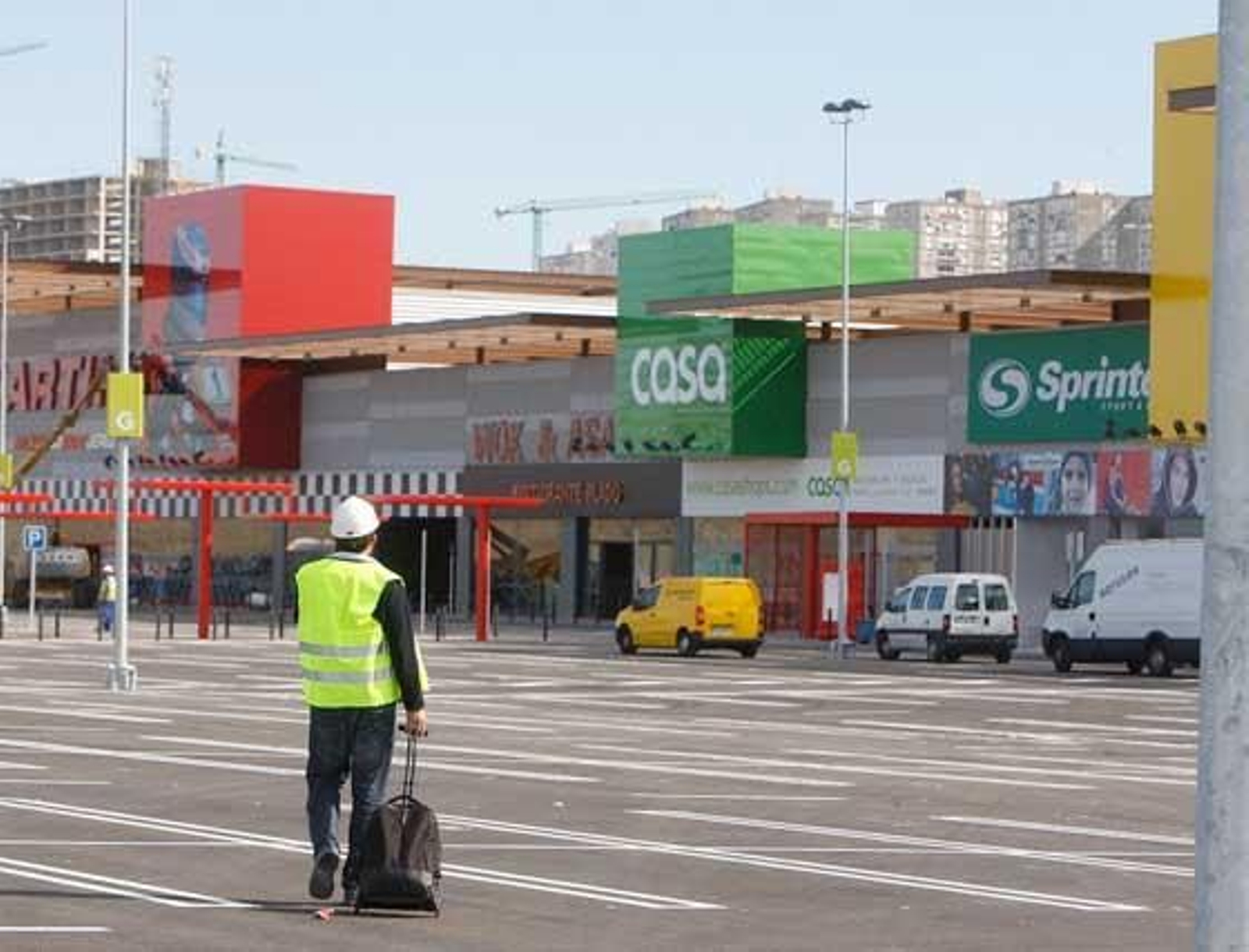 Luz Shopping, el mayor parque comercial de Andalucía, abrirá sus puertas la próxima semana con 1.200 nuevos empleos directos. Las previsiones apúntan a 6 millones de visitas en su primer año.

Foto: Juan Carlos Toro