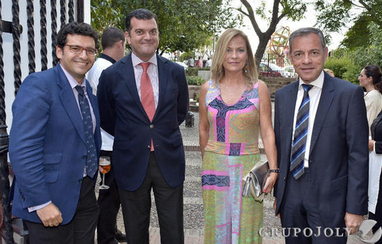 El abogado de Garrigues Juan Ignacio Zoido Alcázar; Jesús Borjabad, de Ernst & Young; Pilar Luengo, adjunta a la dirección del Alcázar; y David Moreno, abogado de Garrigues.

Foto: Belen Vargas-Juan Carlos Vazquez-Manuel Gomez
