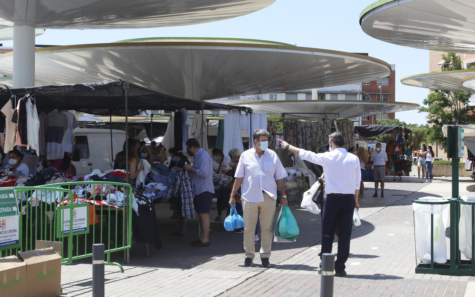 El regreso de los mercadillos de Córdoba tras la crisis del coronavirus, en fotos