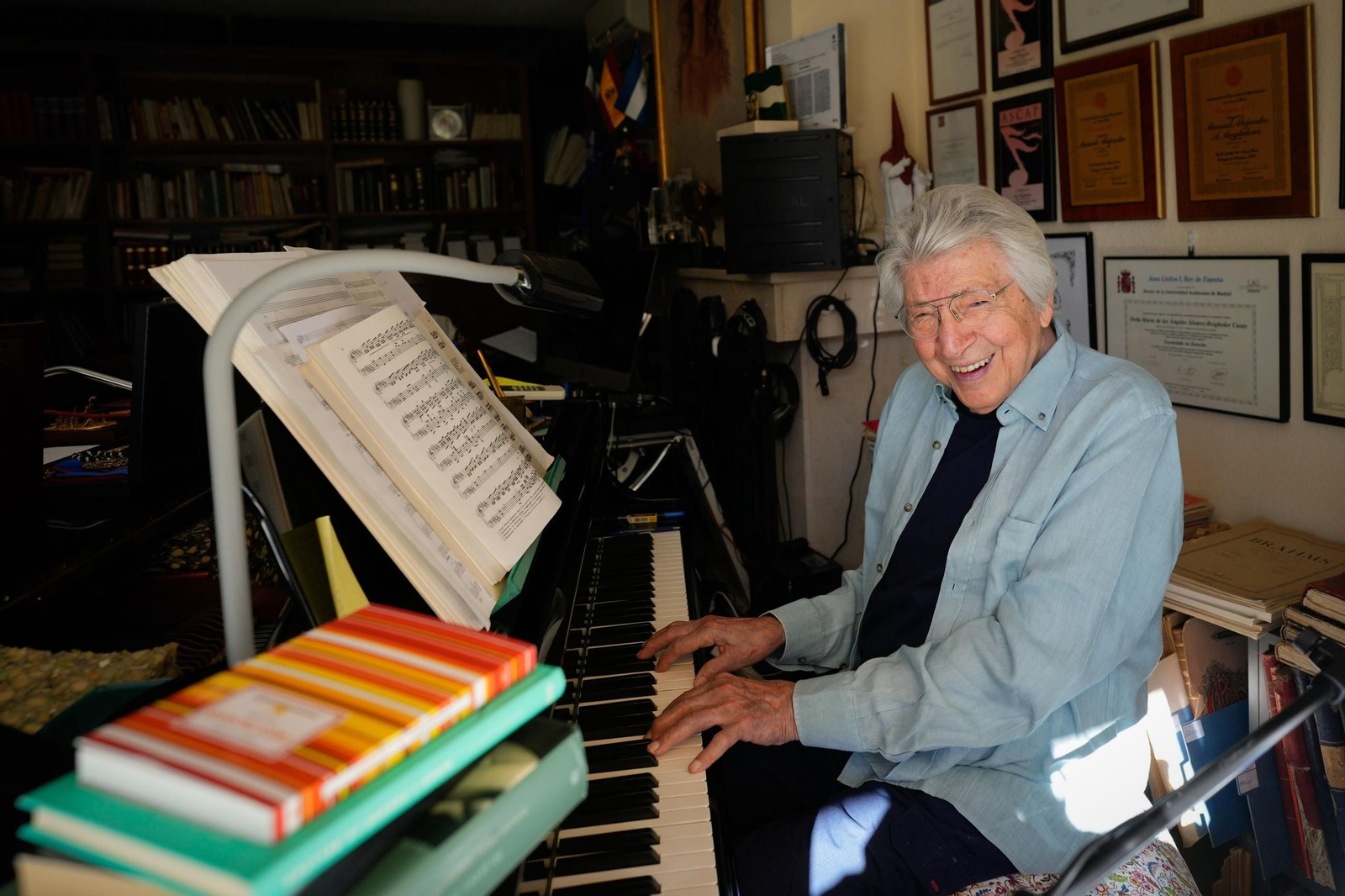 El músico Manuel Alejandro, en su casa de Alcobendas (Madrid).