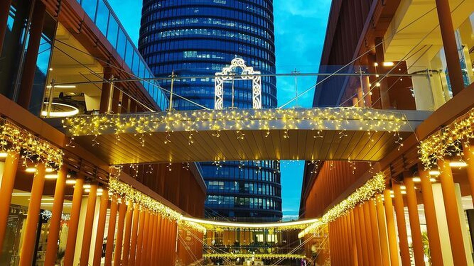 Con el objetivo de favorecer y espaciar las compras, el parking será gratuito sin límite horario todos los fines de semana de Navidad y los festivos hasta el 6 de enero.