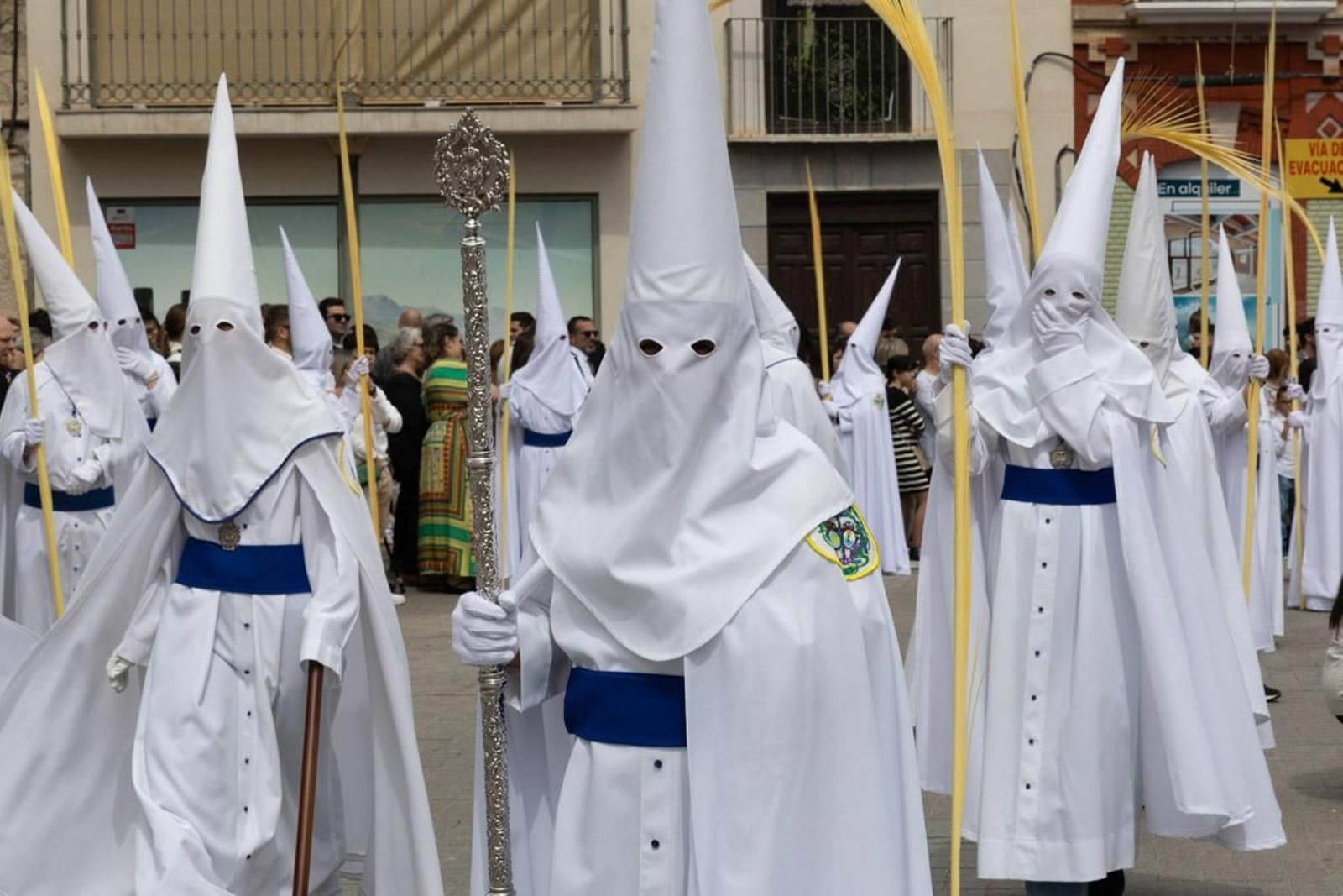 Los jiennenses se echan a la calle para presenciar la primera de las procesiones de la jornada: la Borriquilla (II)