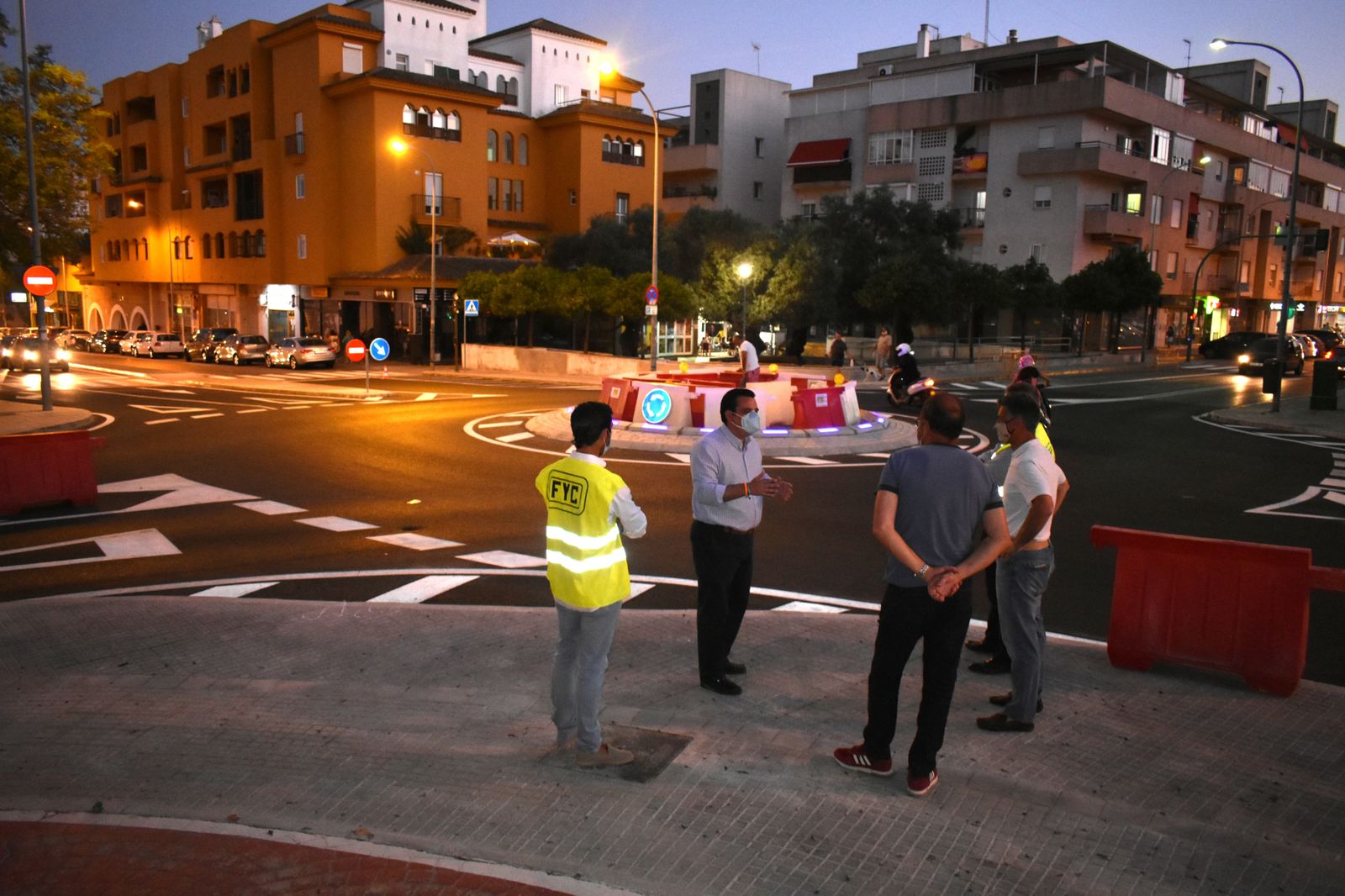 La rotonda de la avenida de La Libertad será la primera de Andalucía en contar con bordillo de luces LED.
