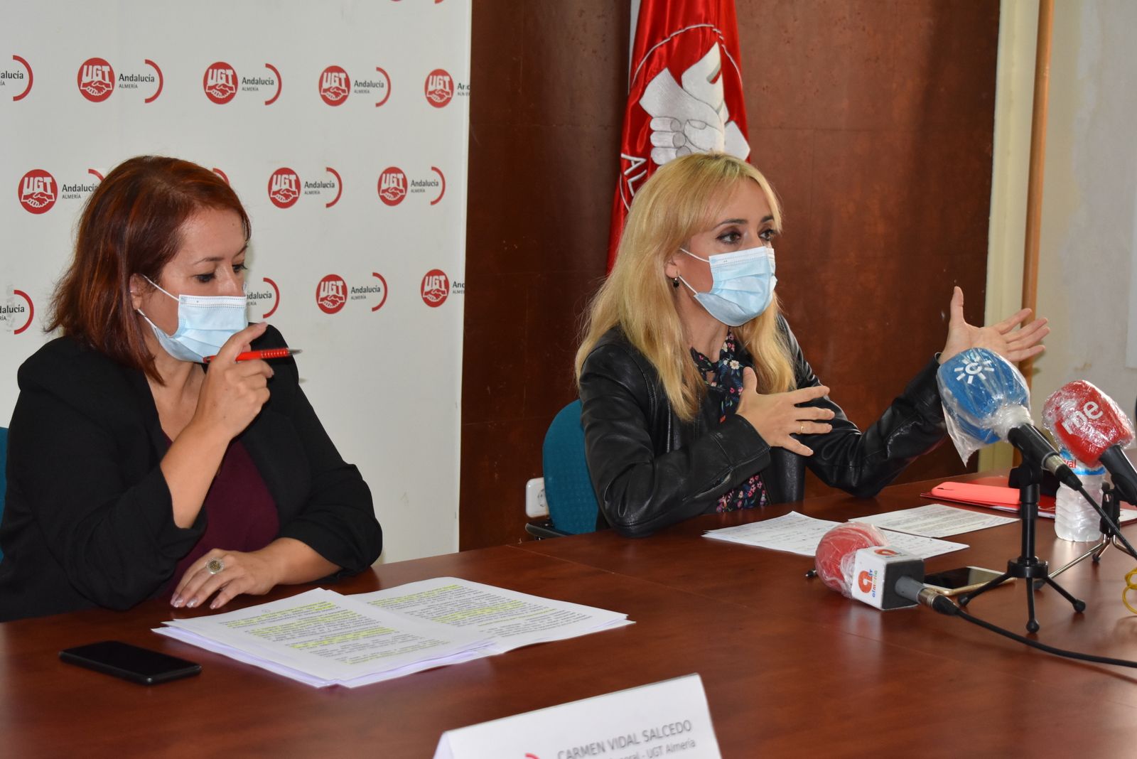 La responsable de UGT Almería, Carmen Vidal, y la secretaria general de UGT-A, Carmen Castilla