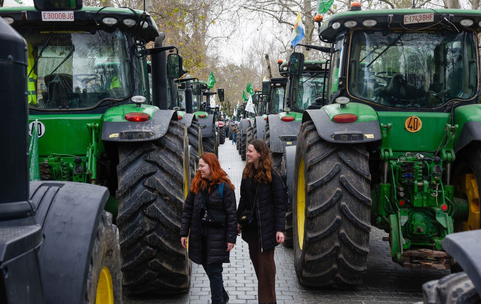 Sevilla vive una gran tractorada organizada por las principales asociaciones agrarias