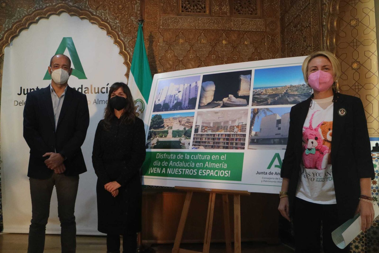 La delegada de Cultura, Eloisa Cabrera con la directora de la Alcazaba y el director del Museo de Almería.
