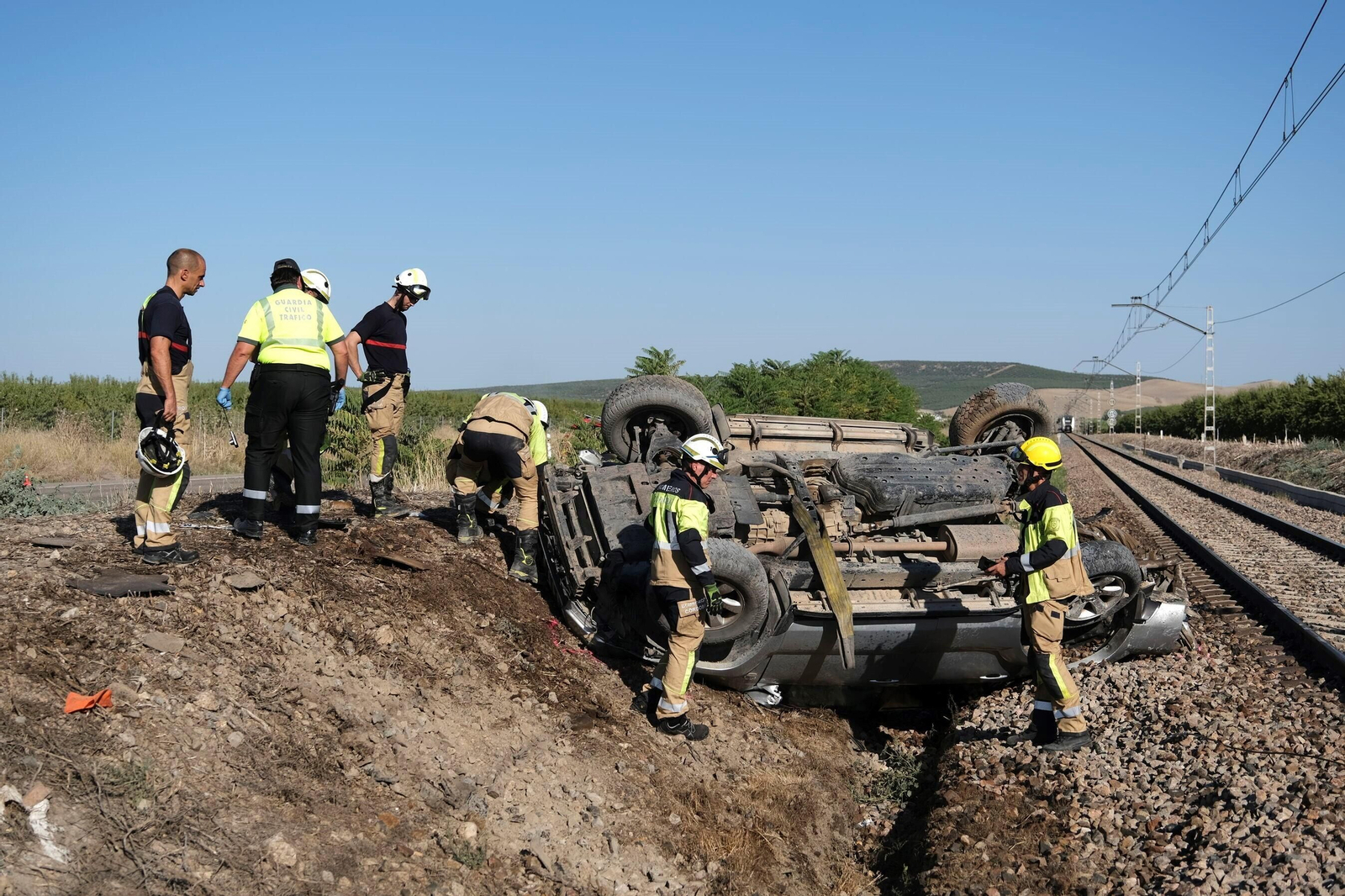 El accidente entre un tren y un coche en Alcolea, en imágenes El accidente entre un tren y un coche en Alcolea, en imágenes