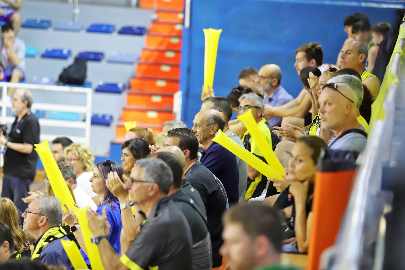 Imágenes de la Primera jornada de la fase final a LEB Plata: Huelva Comercio Viridis vs Refitel Basket Lliria