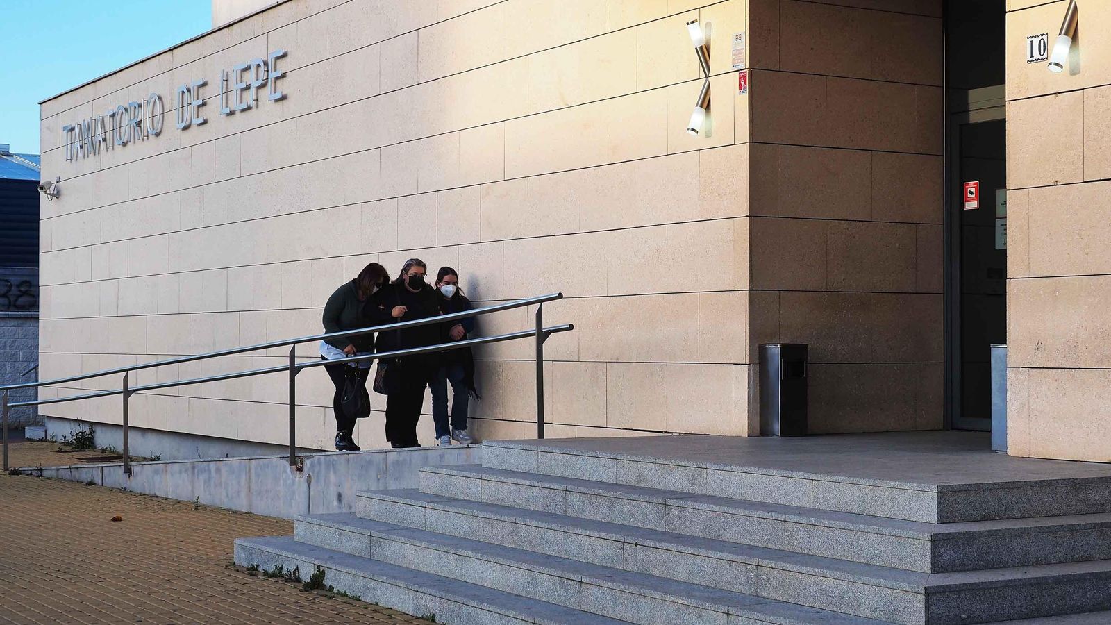 Los restos mortales del patrón lepero llegaron al tanatorio de la localidad una semana después del naufragio