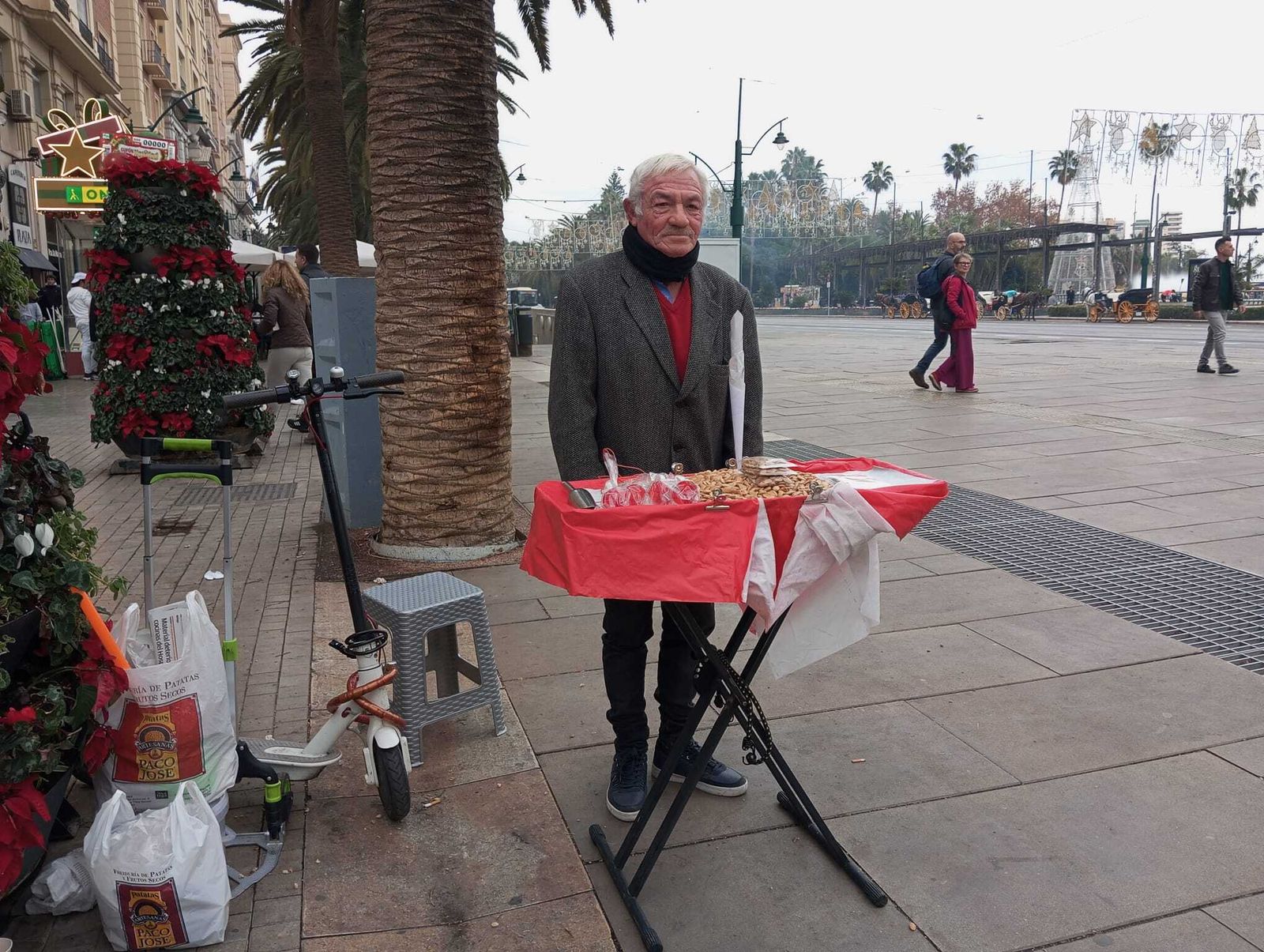 Enrique Torreblanca, un almendrero de 71 años