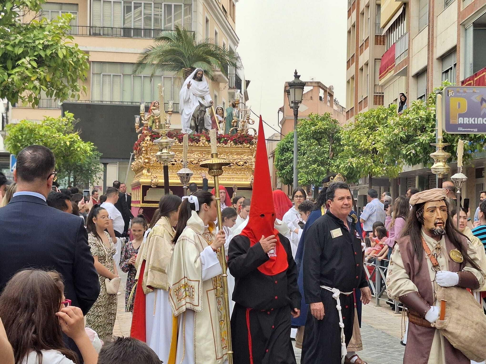 La procesión de la Borriquita de Puente Genil el Domingo de Ramos 2024, en imágenes