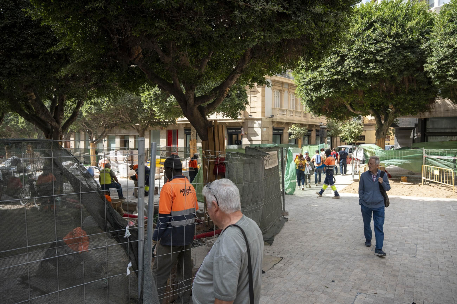 Cortes peatonales por obras en el paseo